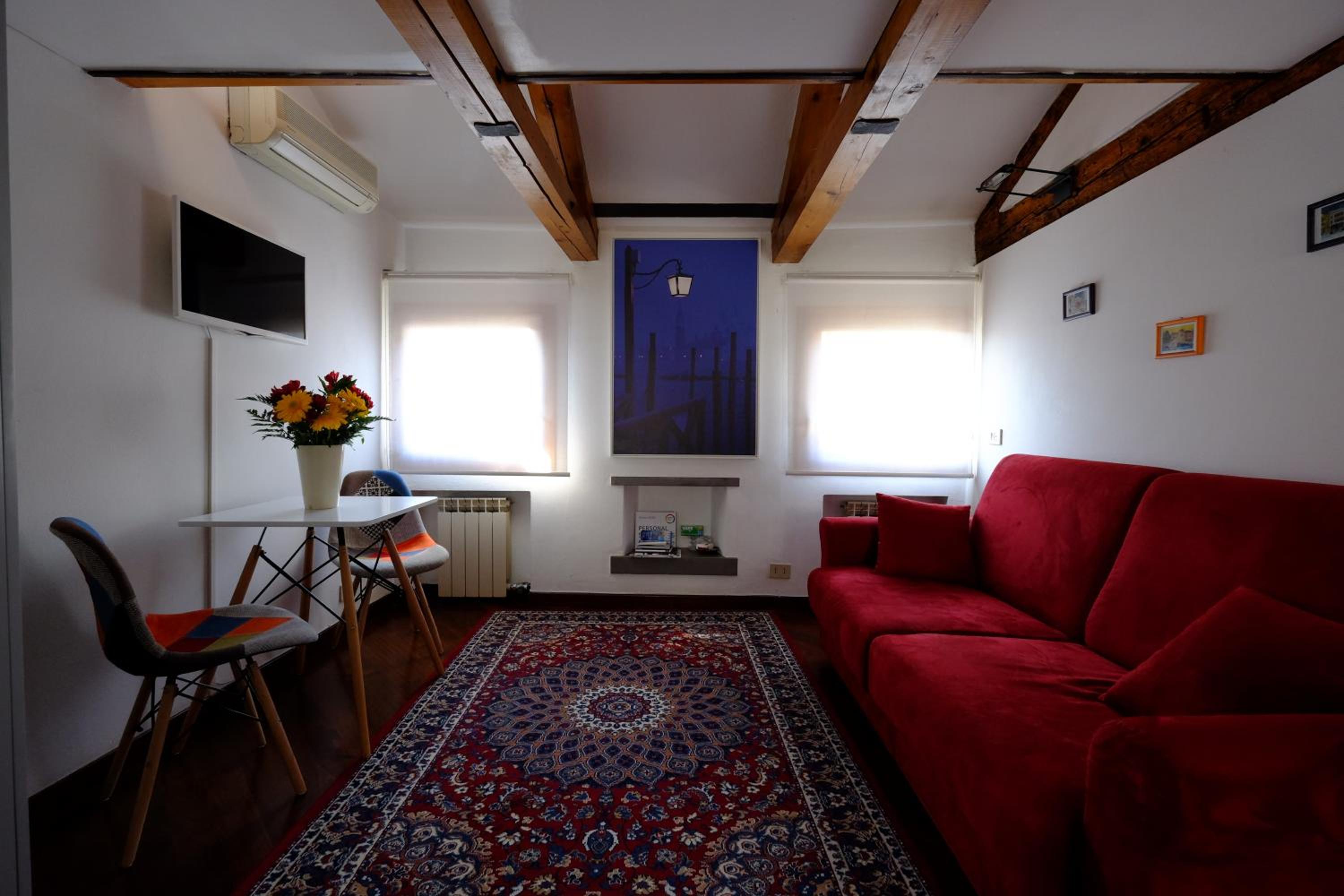 One-Bedroom Apartment photo 2