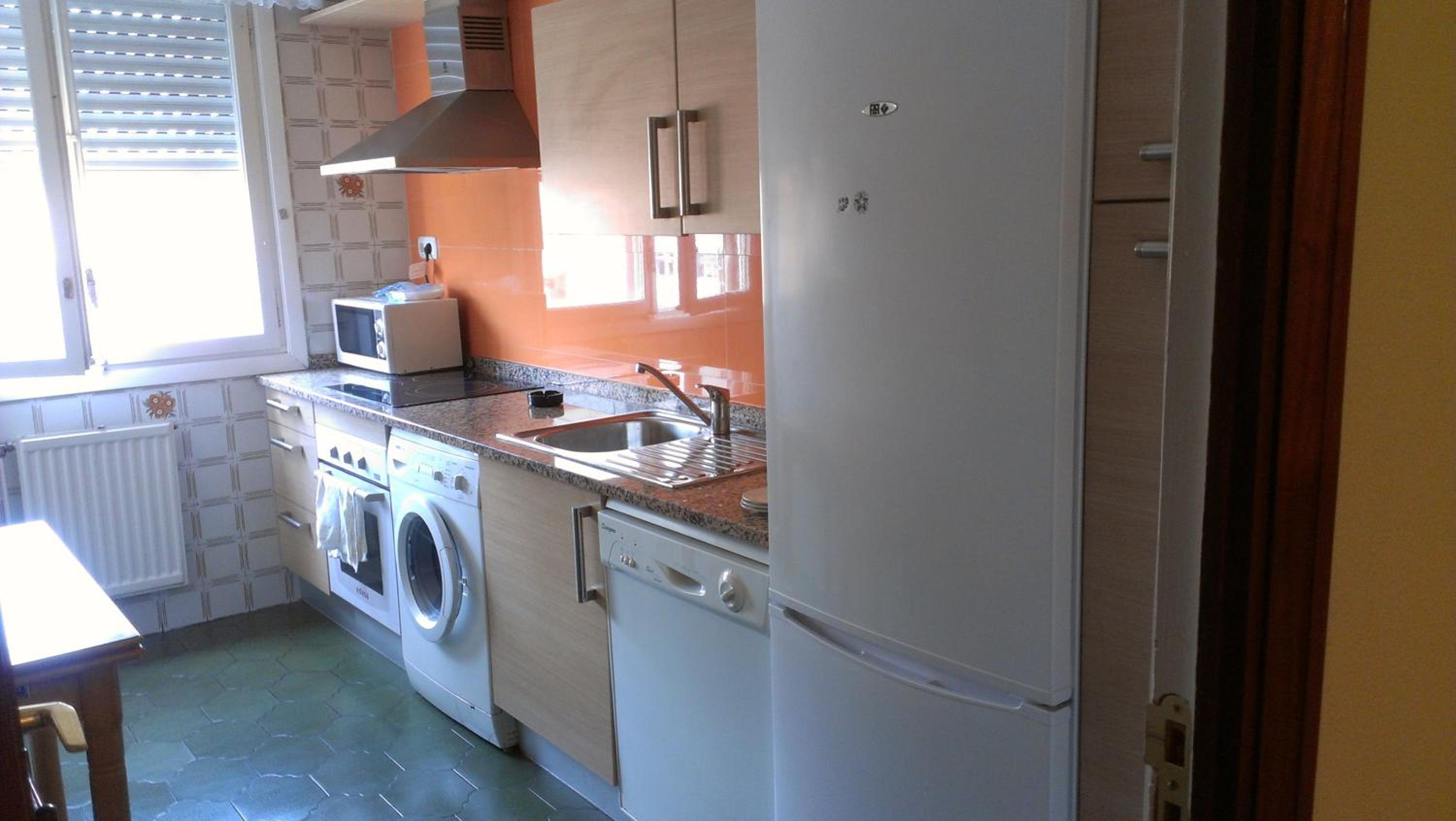 Twin Room with Private Bathroom - Photo 2