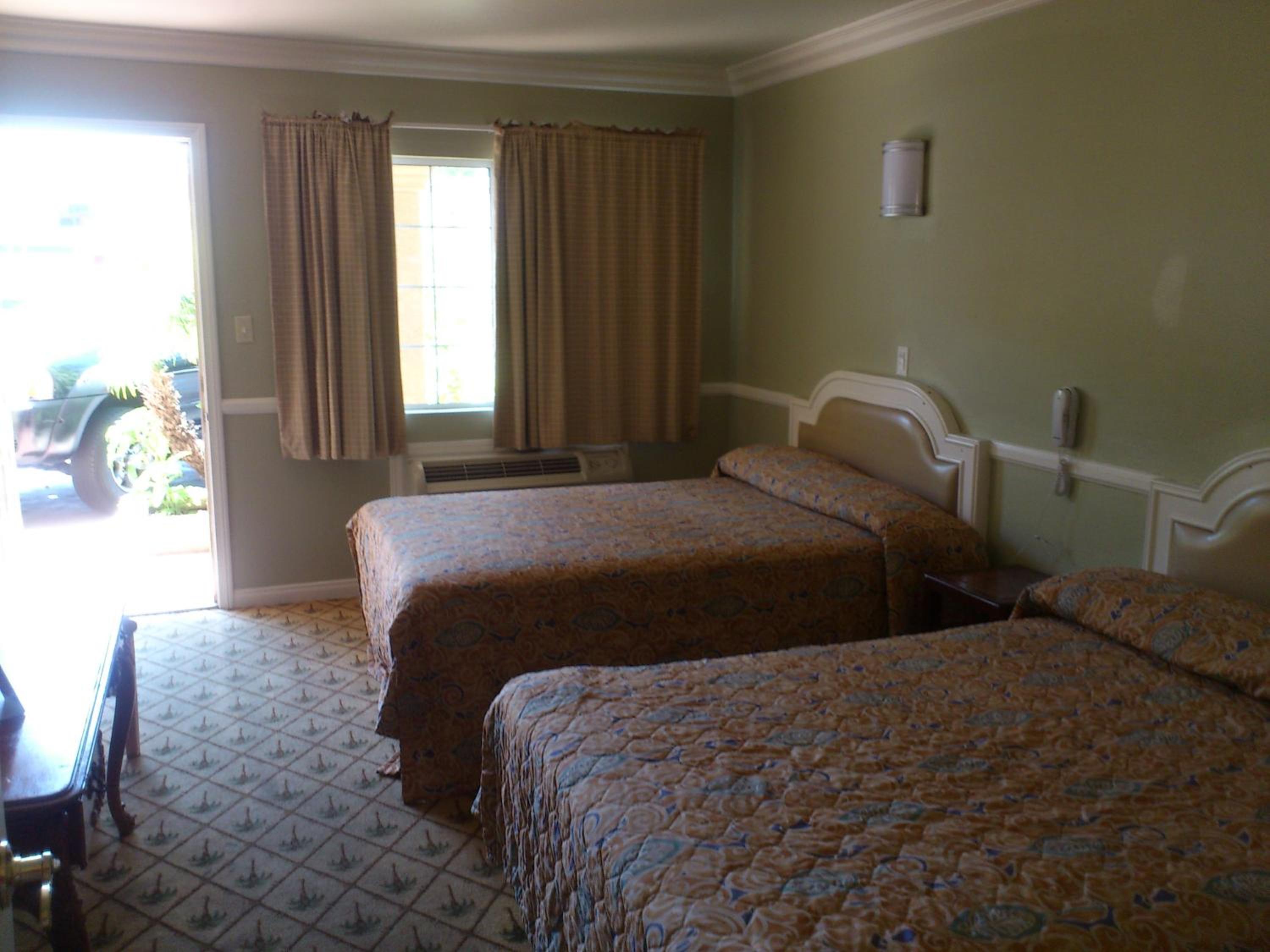 Double Room with Two Double Beds photo 2