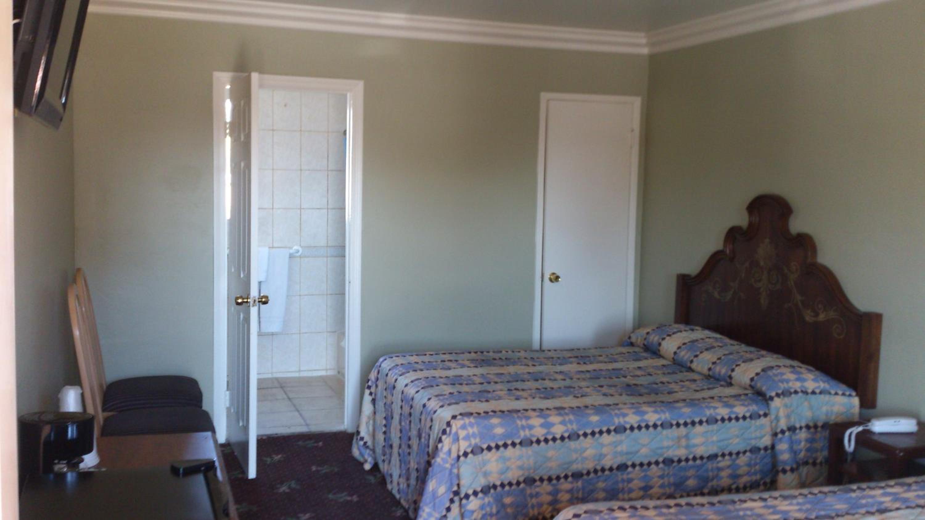 Double Room with Two Double Beds photo 3