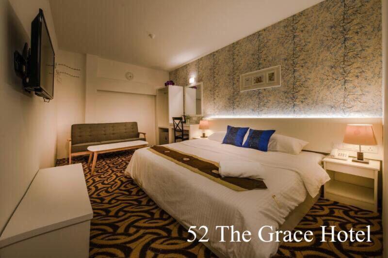 Deluxe King Room photo 3