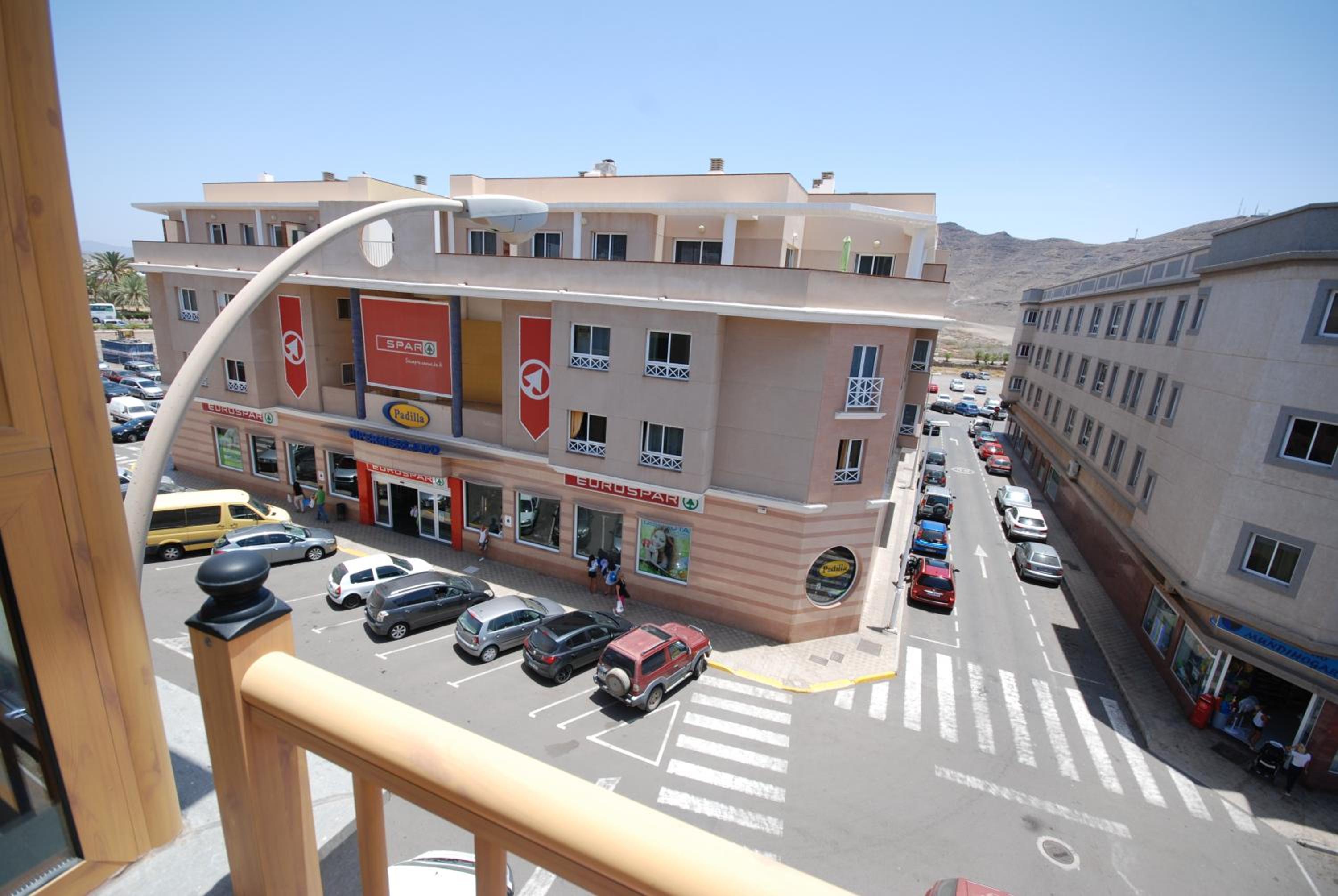 Apartment with Balcony - Photo 7