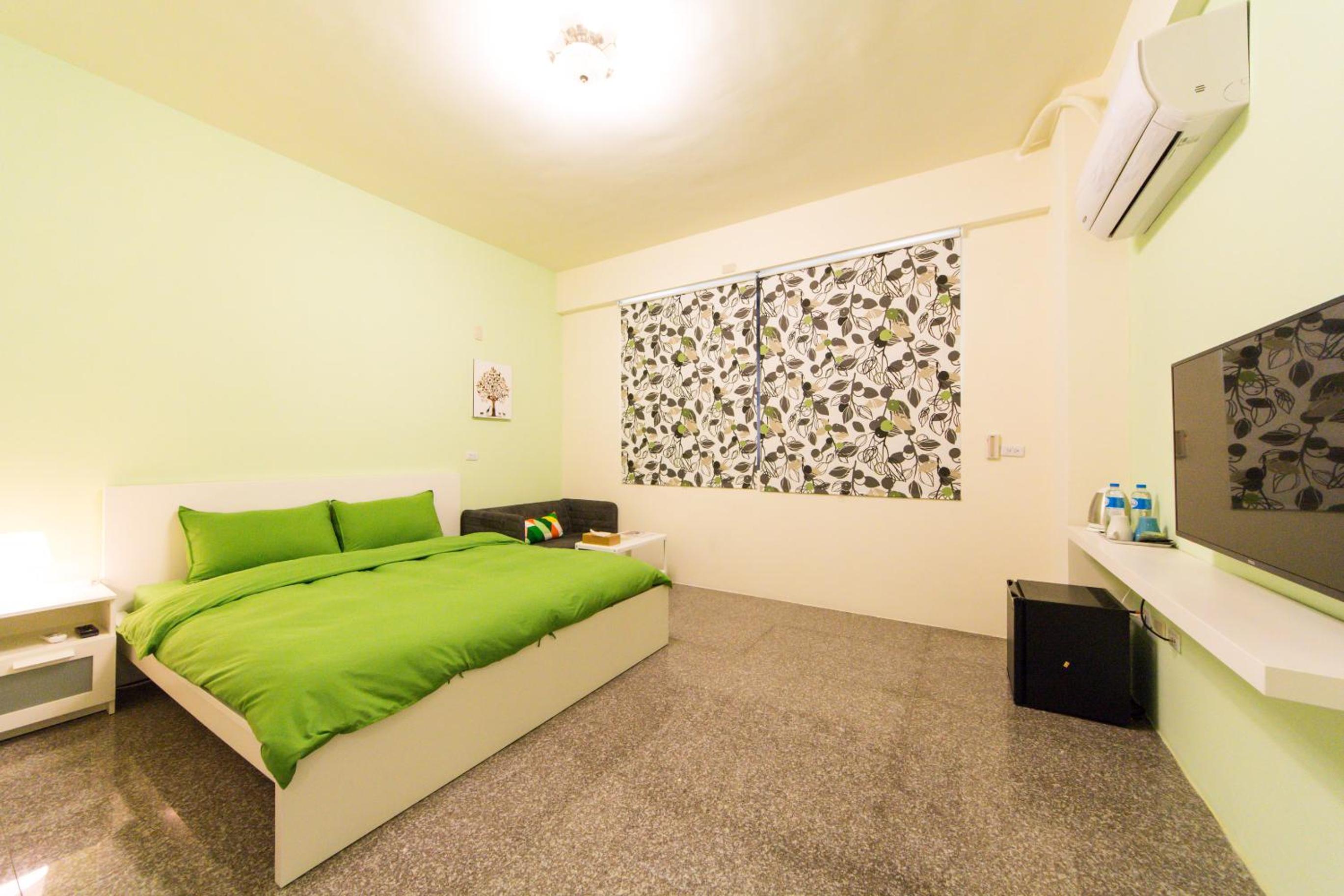 Queen Room photo 1