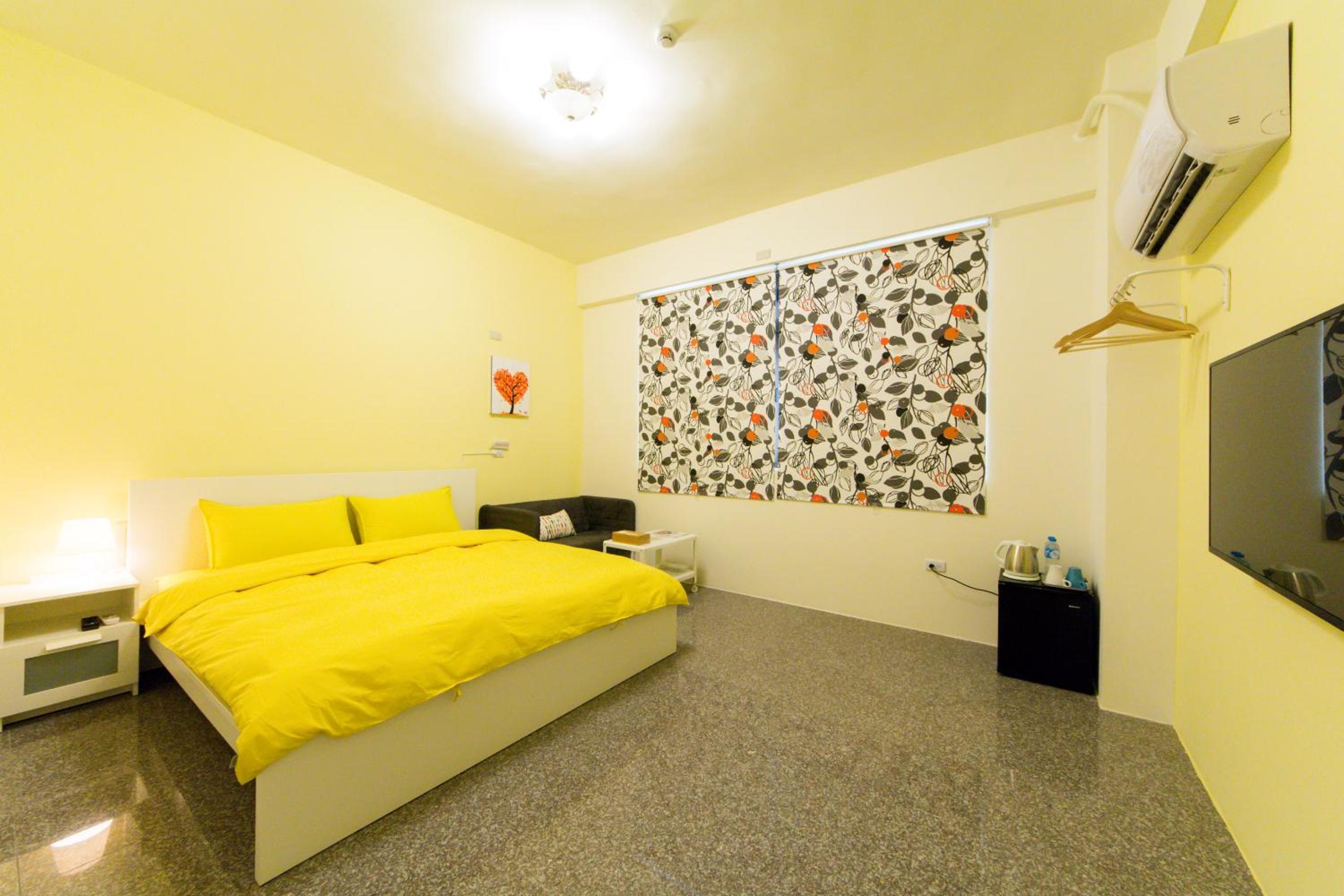 Queen Room photo 1