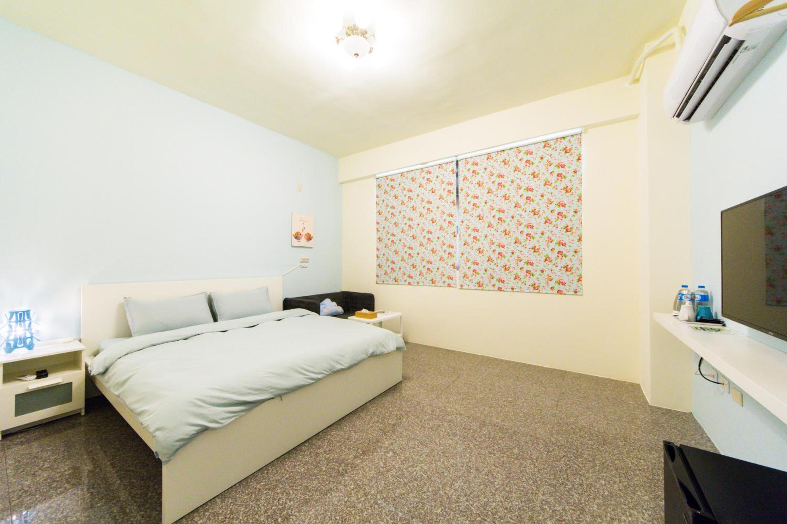 Queen Room photo 1
