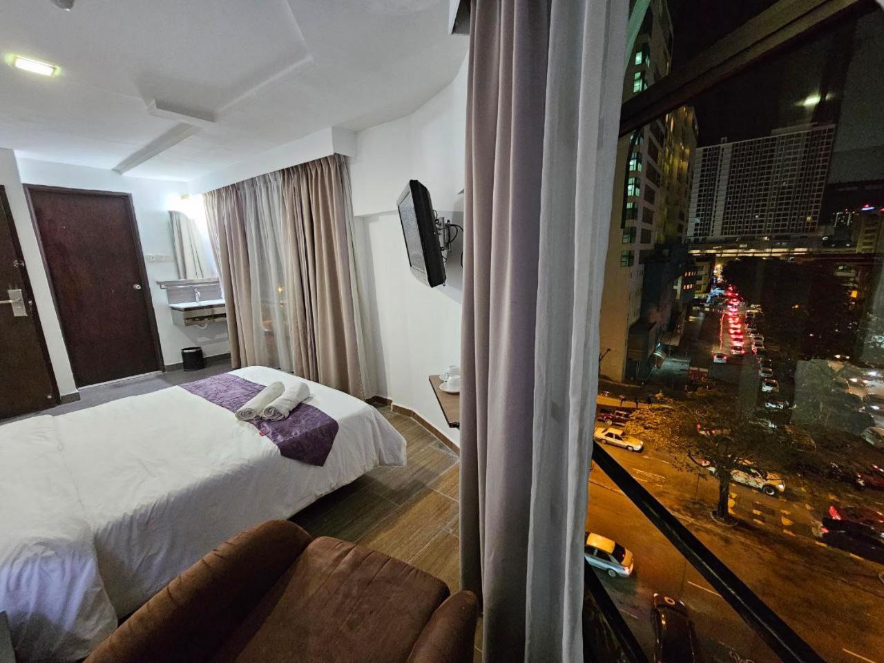 Queen Room with Shared Bathroom