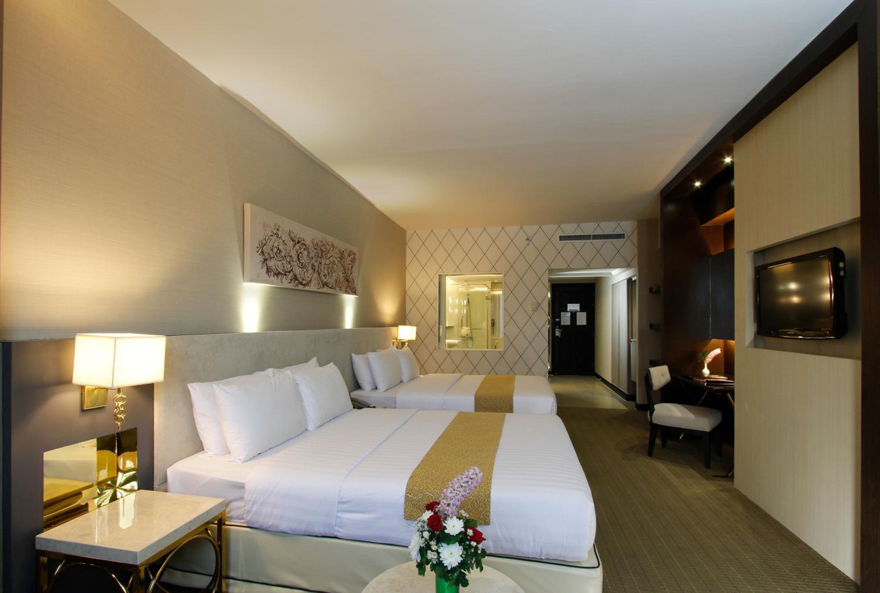 Grand Deluxe Triple High Floor with City View photo 3