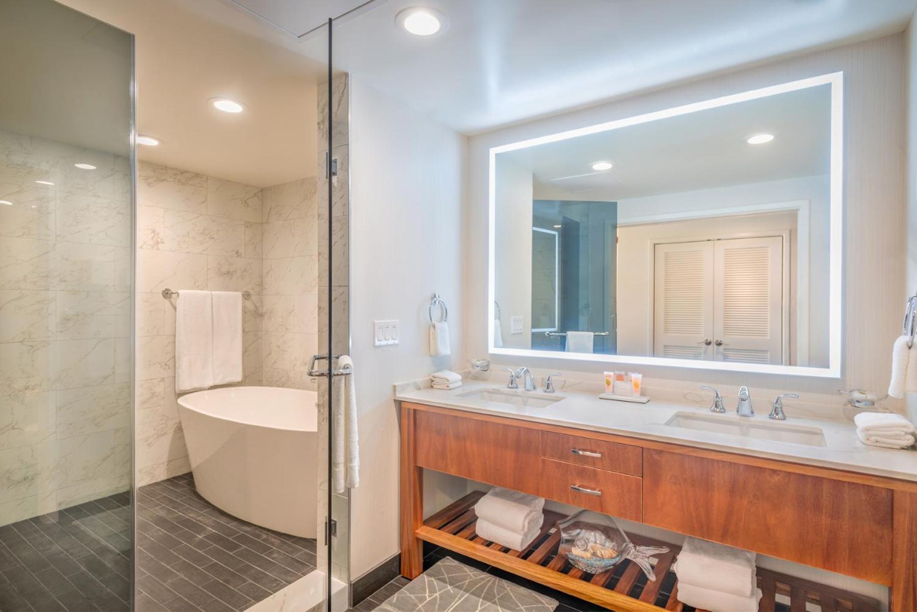 Pool Suite - Photo 4
