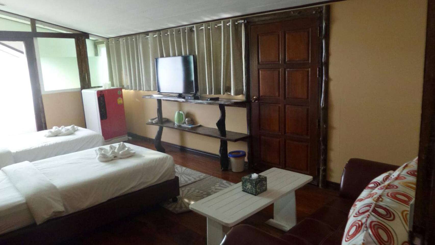 Standard Twin Room with Mountain View photo 2