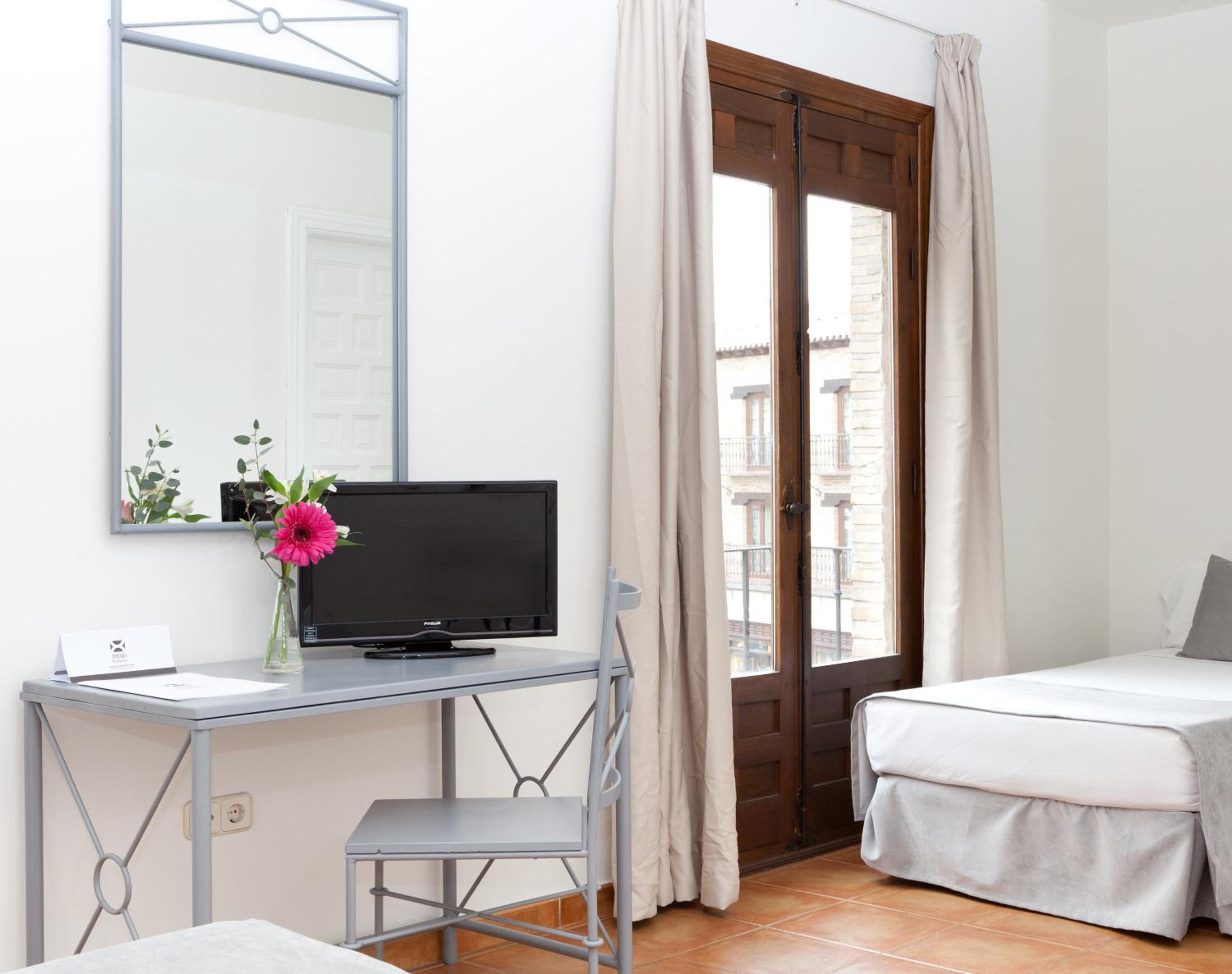 Standard Twin Room - Photo 4