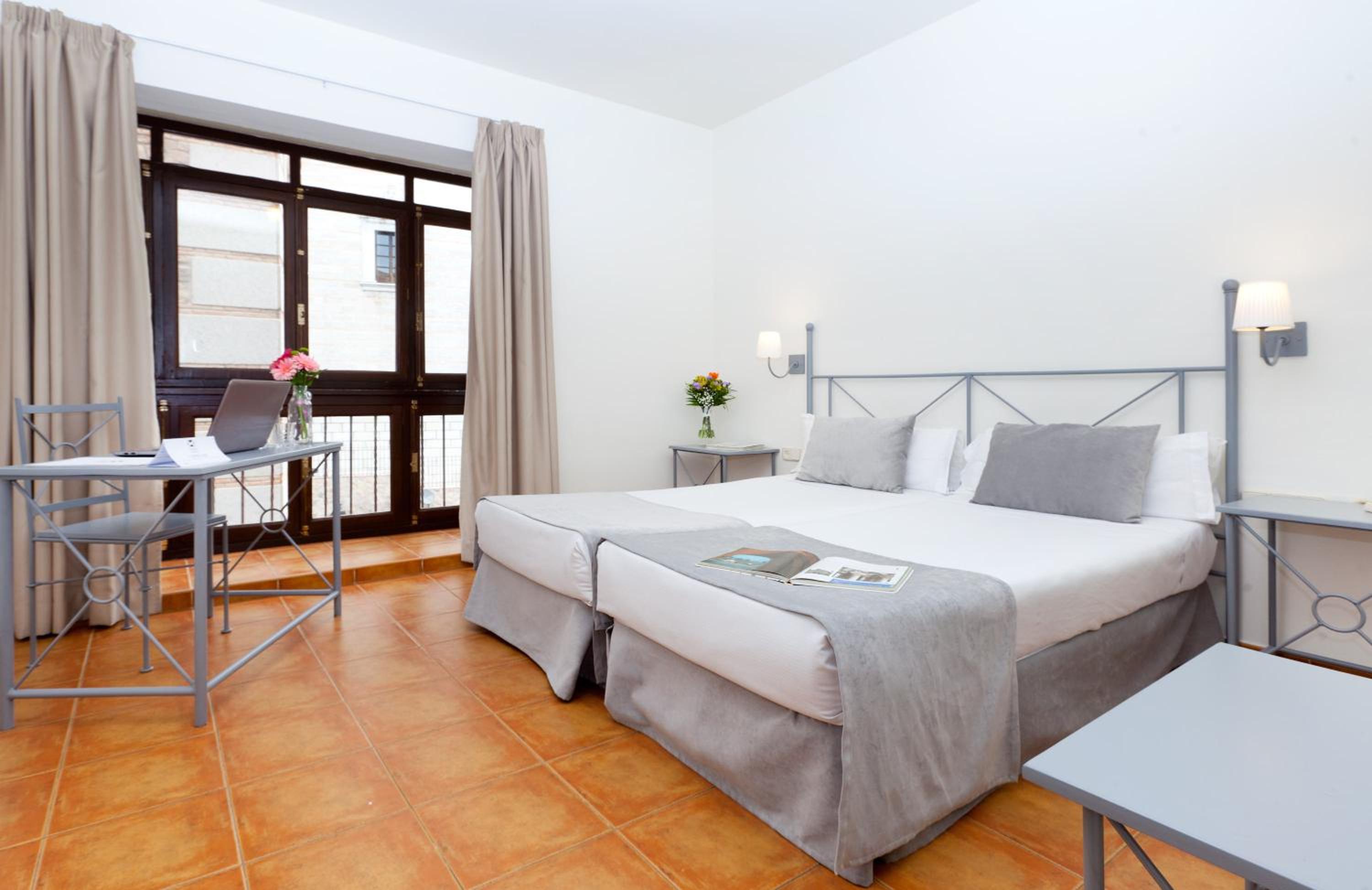 Twin Room - Photo 6
