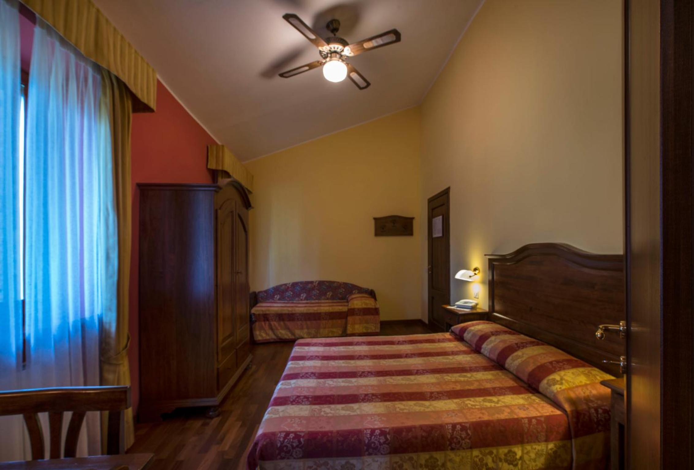 Triple Room - Photo 7
