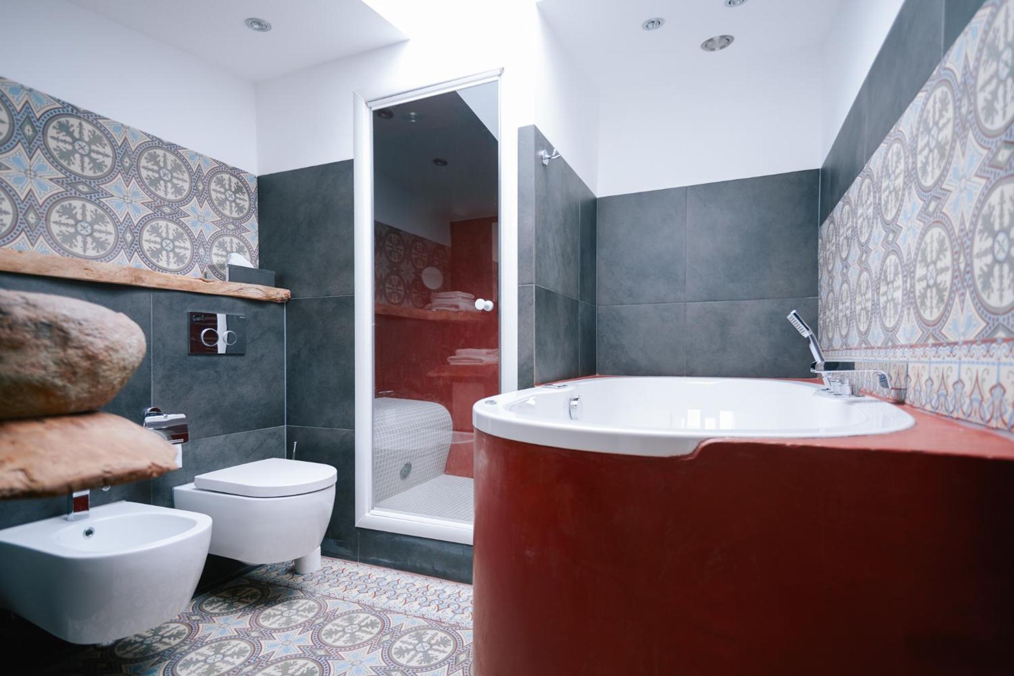 Deluxe King Room - Photo 5
