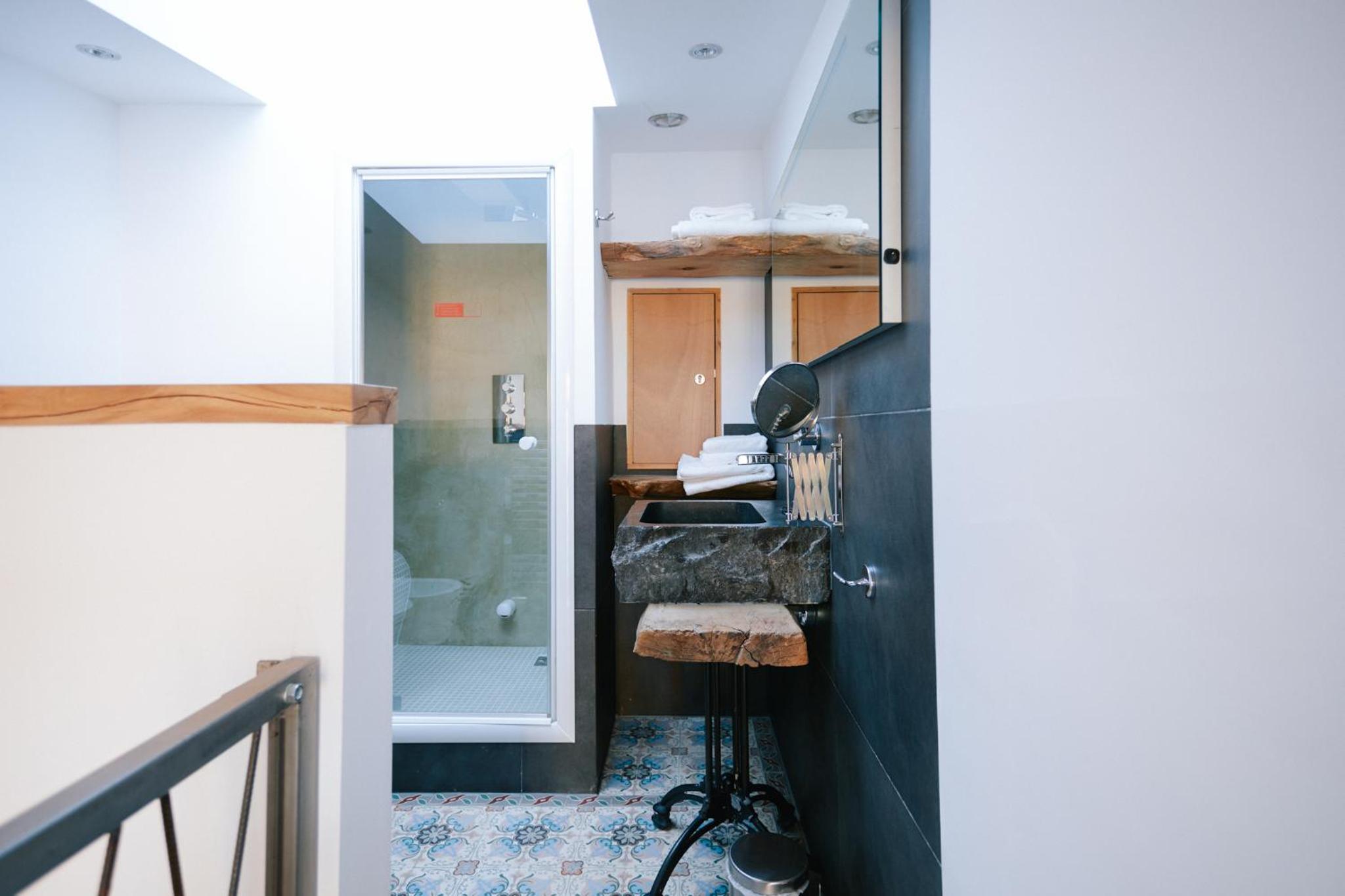 Deluxe King Studio - Photo 2