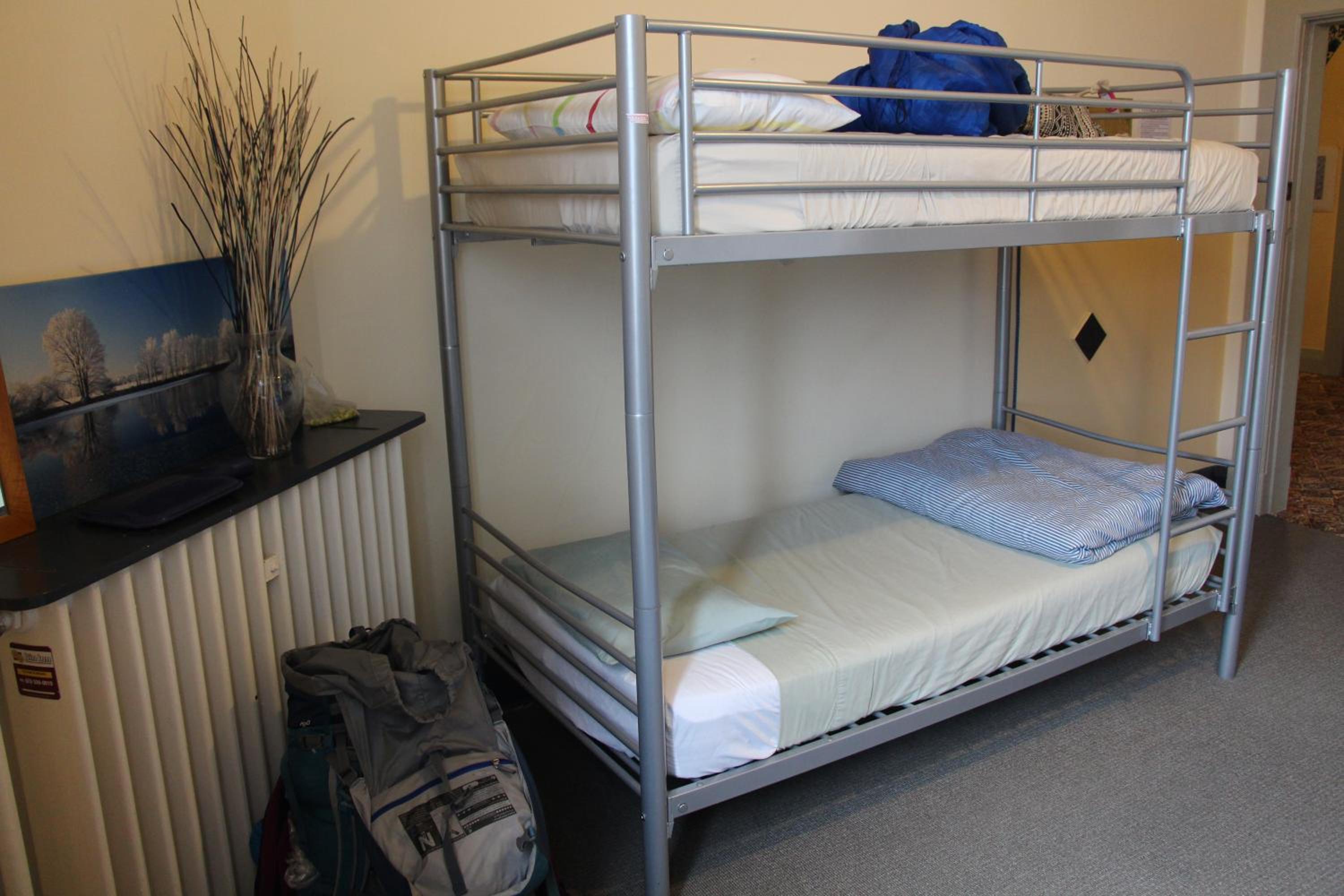 Bed in 4-Bed Mixed Dormitory Room photo 2