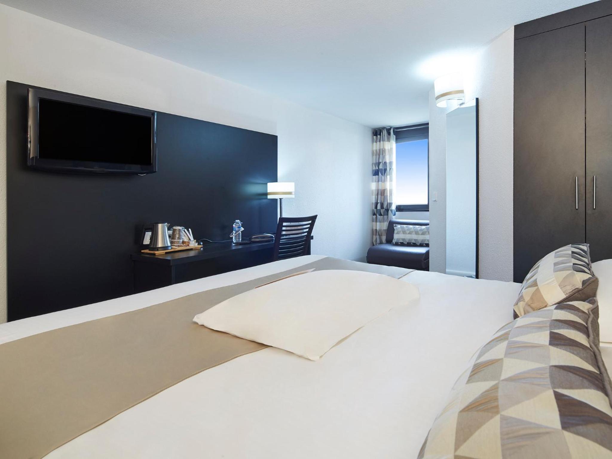 Family Room - 1 Double Bed and 1 Single Bed - Photo 3