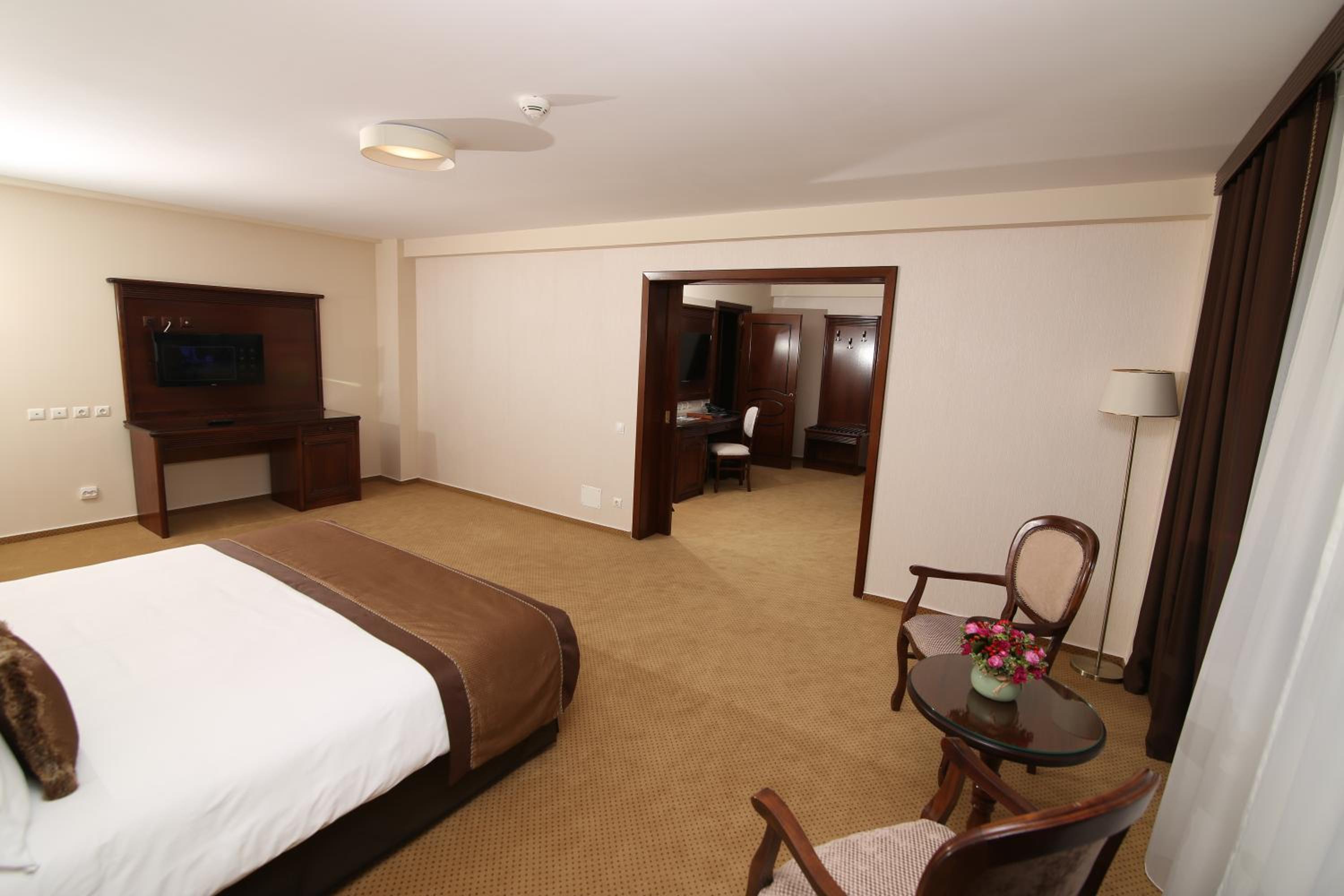 One Bedroom Apartment 4****