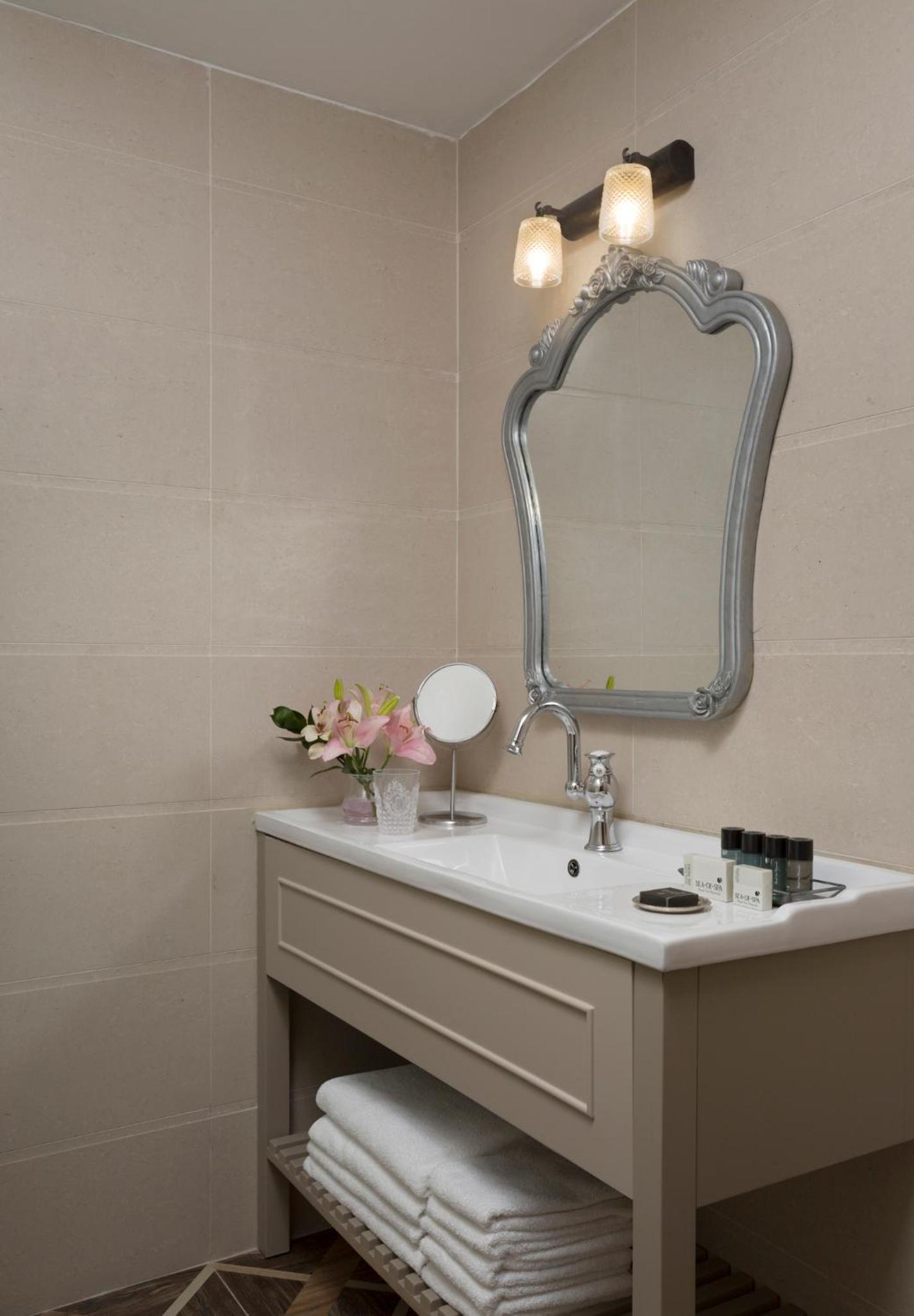 Romantic Suite - Photo 3