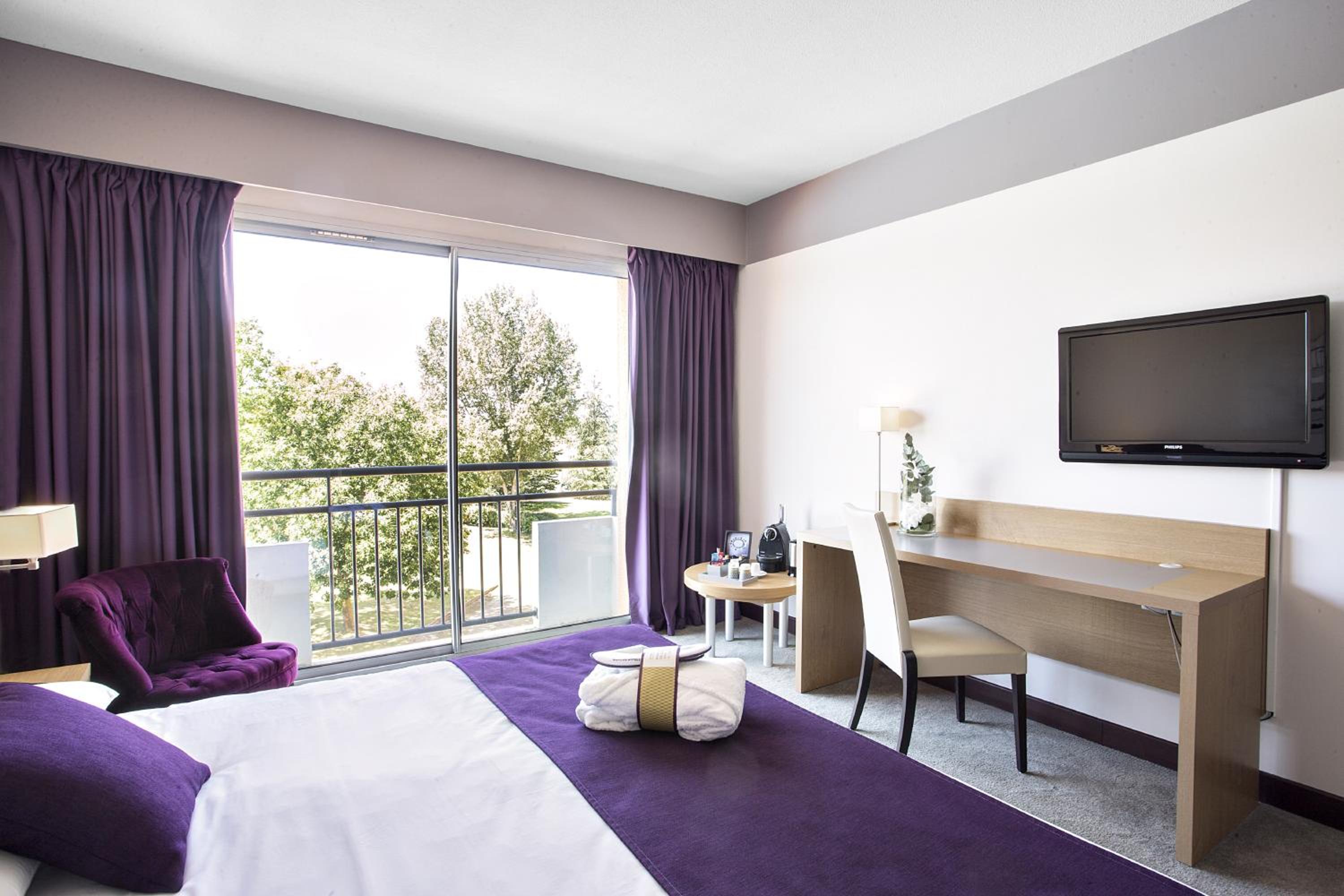 Privilege Room with Double Bed and Views of the Golf - Photo 1