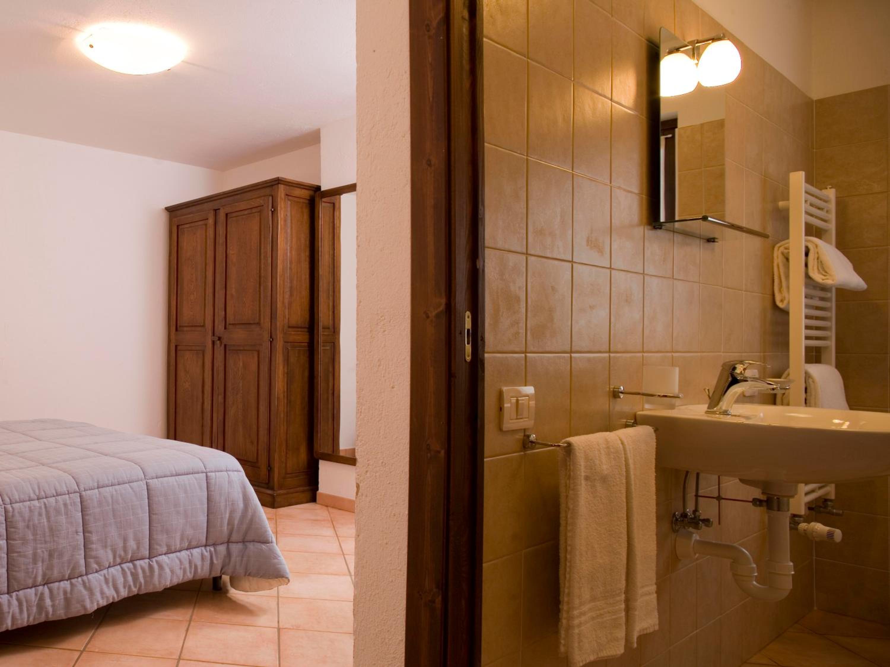 Double or Twin Room with Shower - Photo 2