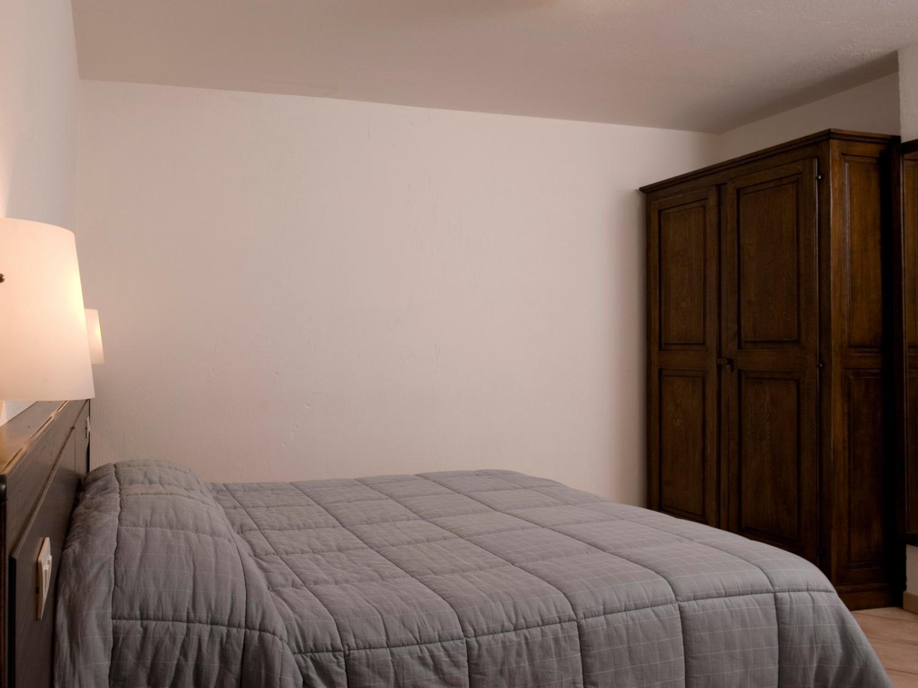 Double or Twin Room with Shower - Photo 6