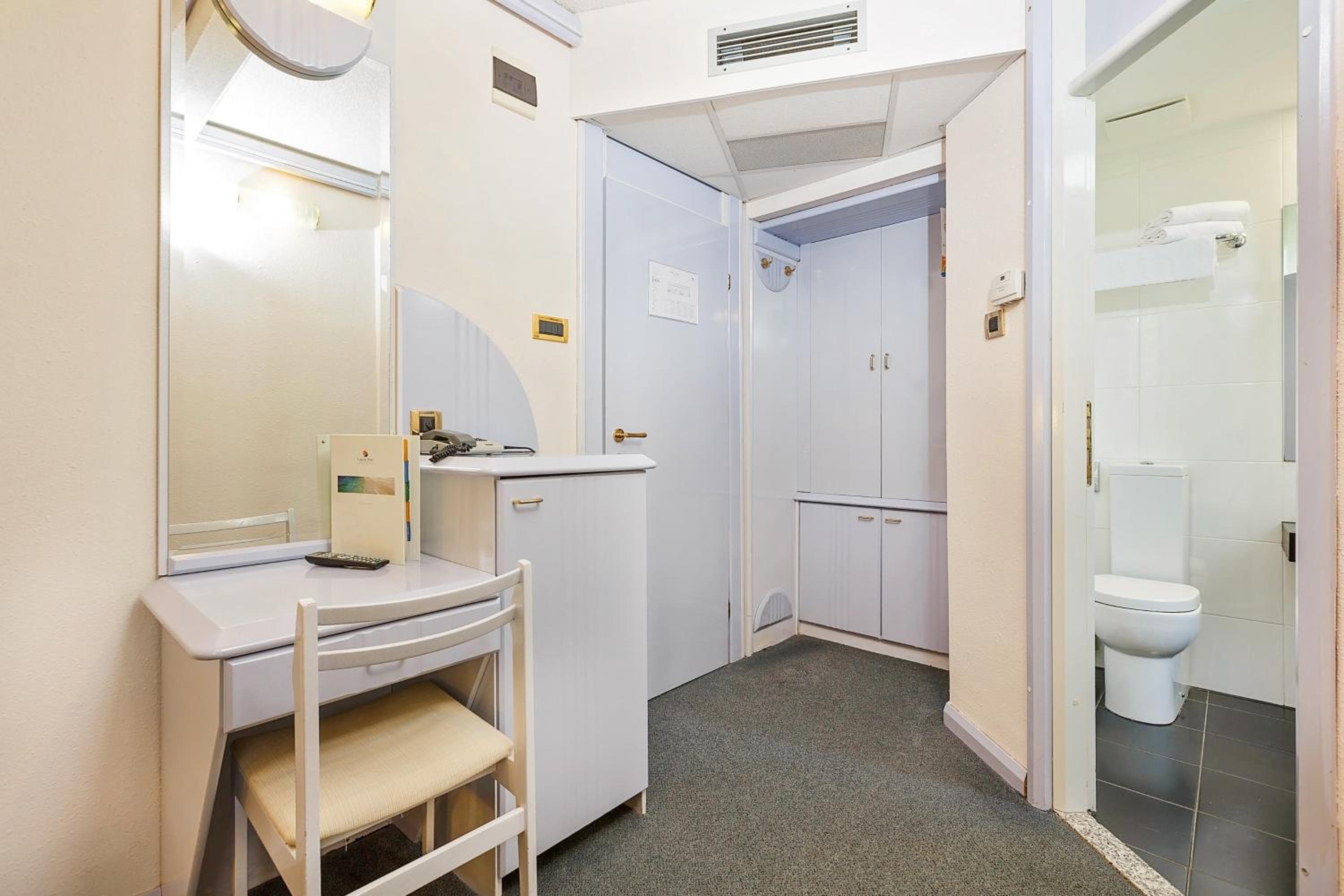 Economy Room - Photo 3