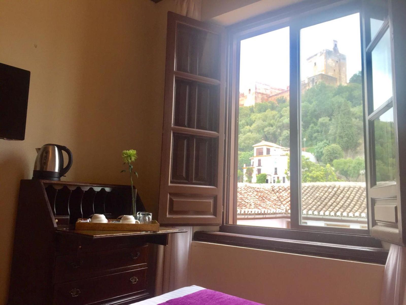 Double or Twin Room with Alhambra Views - Photo 6