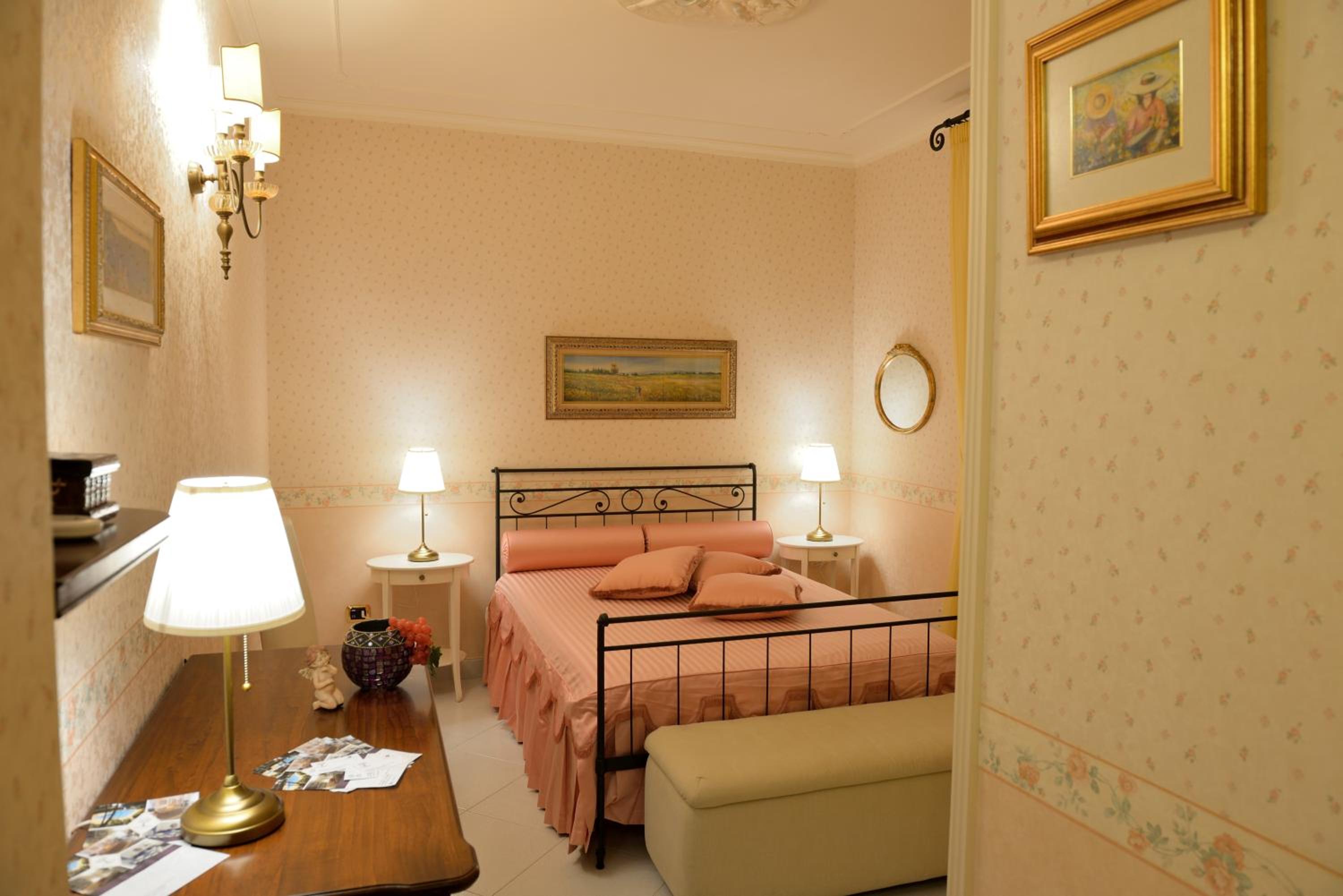 King Room with Balcony photo 3