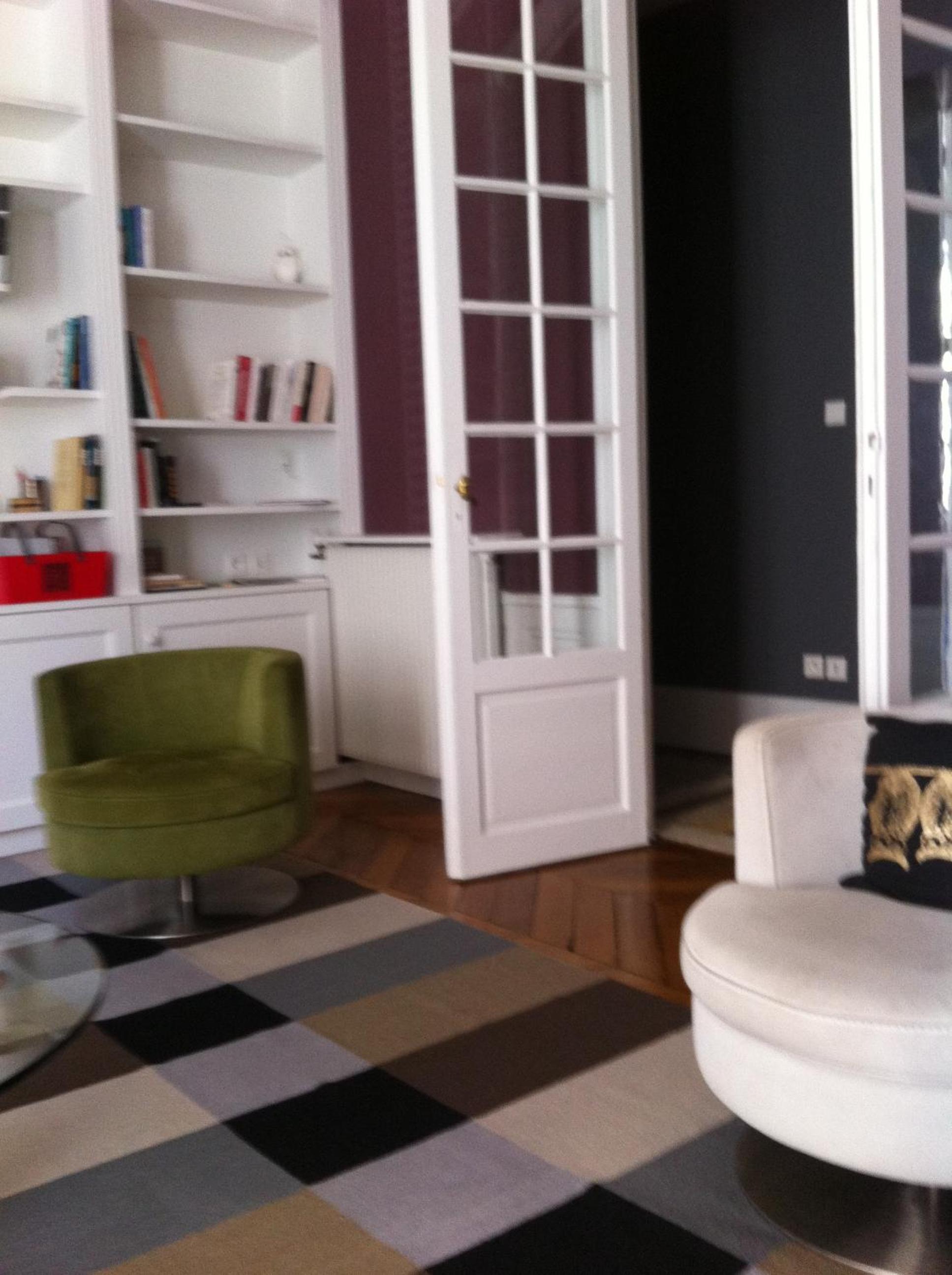Five-Bedroom Apartment - Photo 13