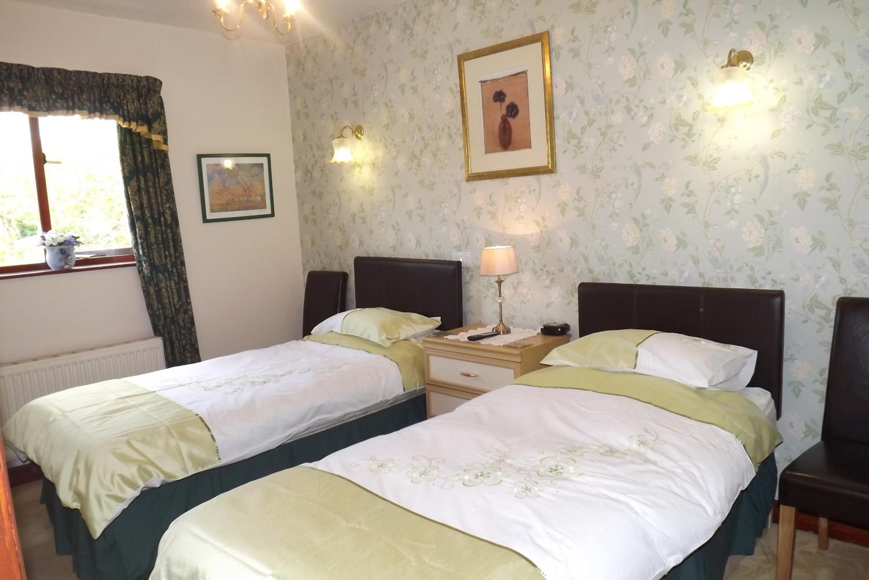 Small Twin Room with Garden View photo 3