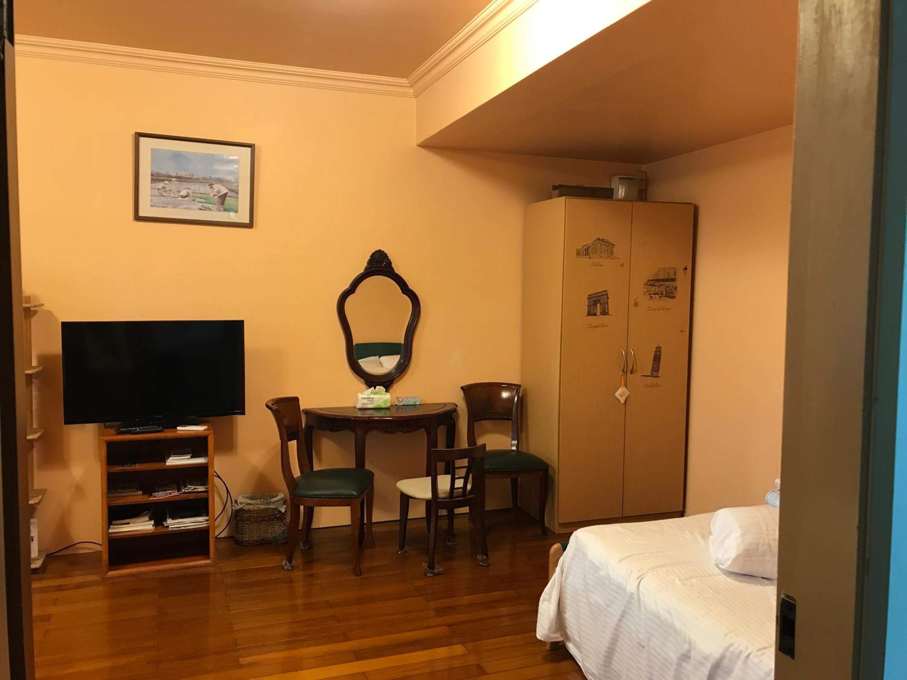 Standard Twin Room with Shared Bathroom photo 3