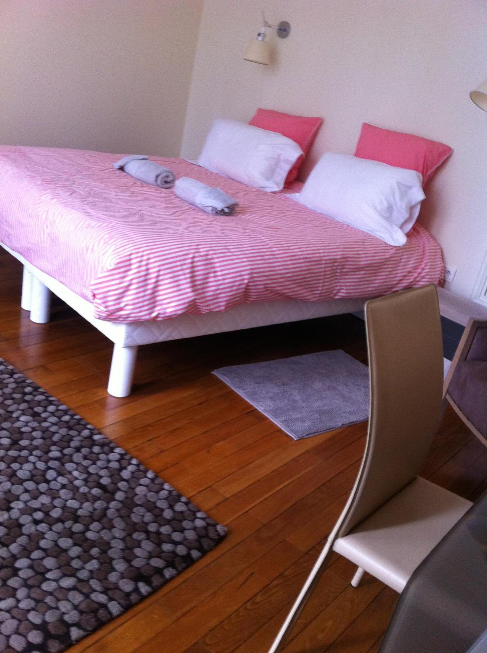 Five-Bedroom Apartment - Photo 16