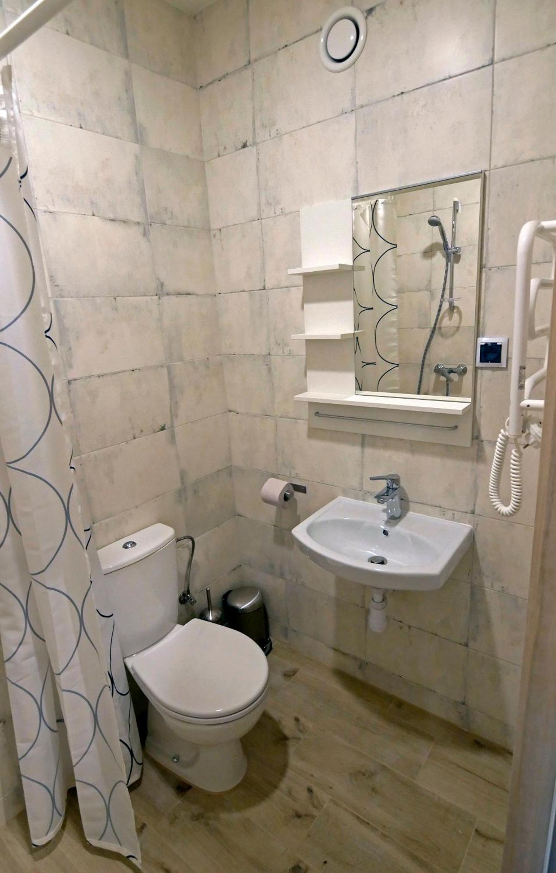Double or Twin Room - Photo 10