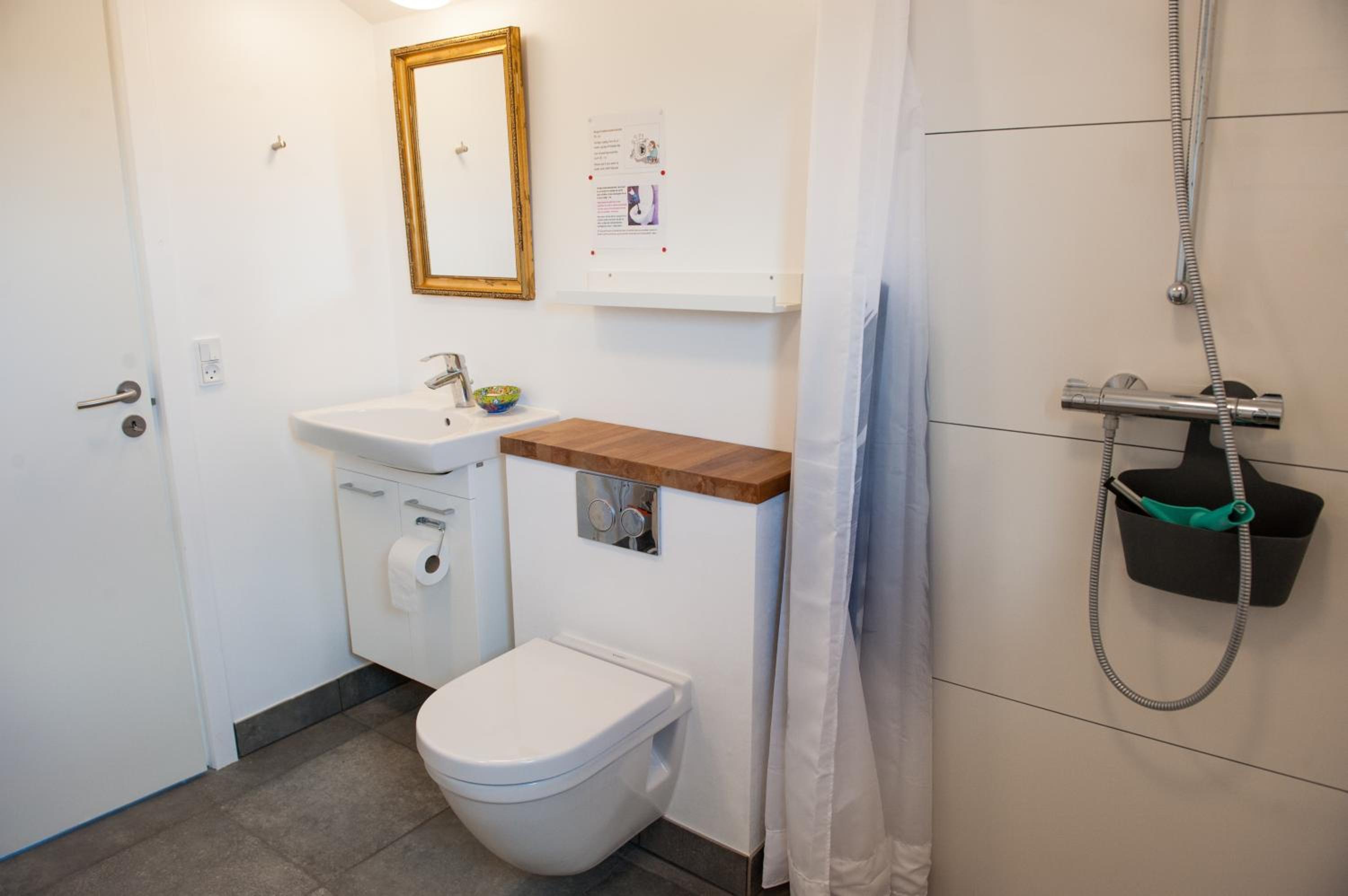 Twin Room With Shared Bathroom photo 2