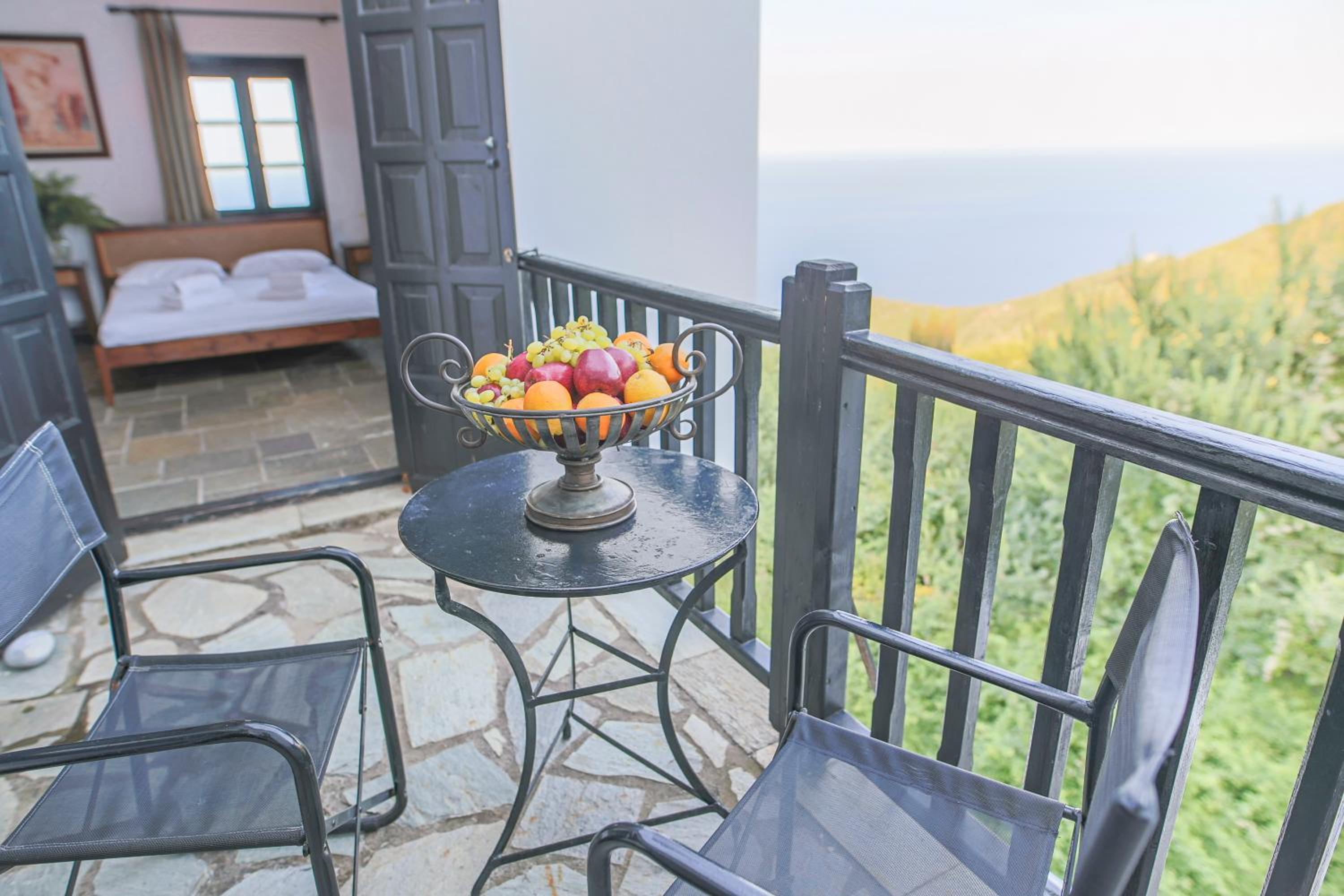 Family Room with Sea View - Photo 3