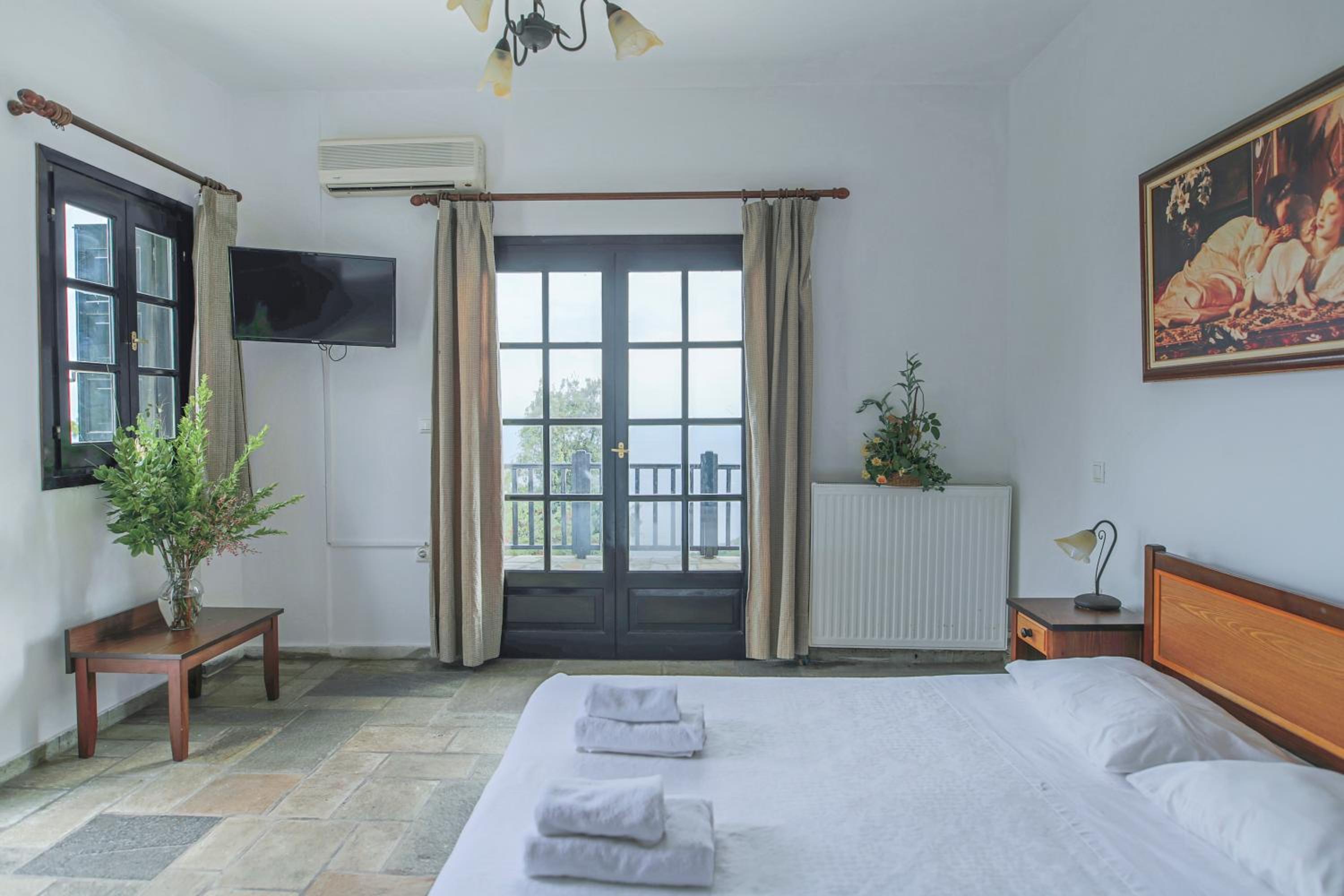 Double or Twin Room with Garden View - Photo 3
