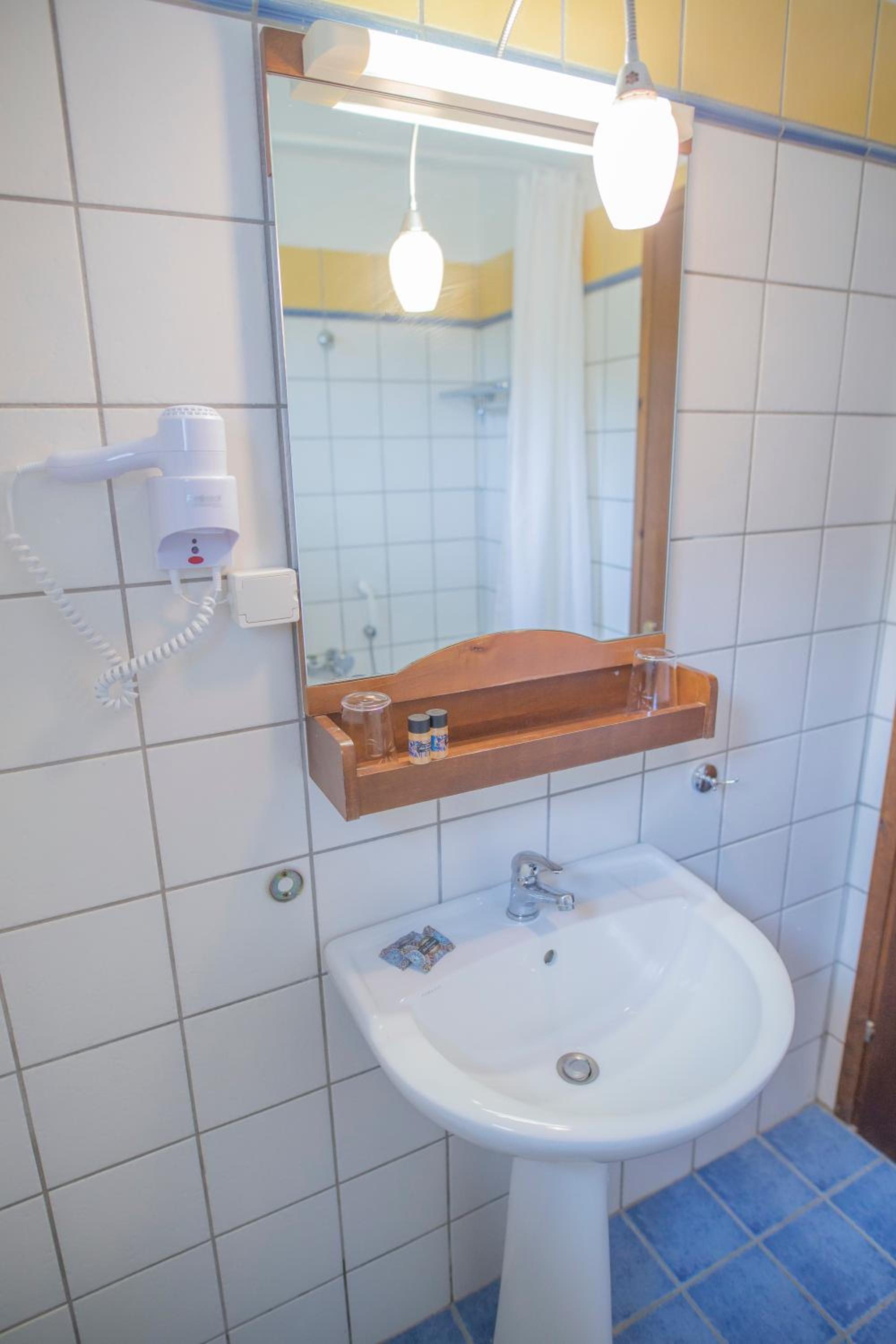 Economy Double Room with Garden View - Photo 2