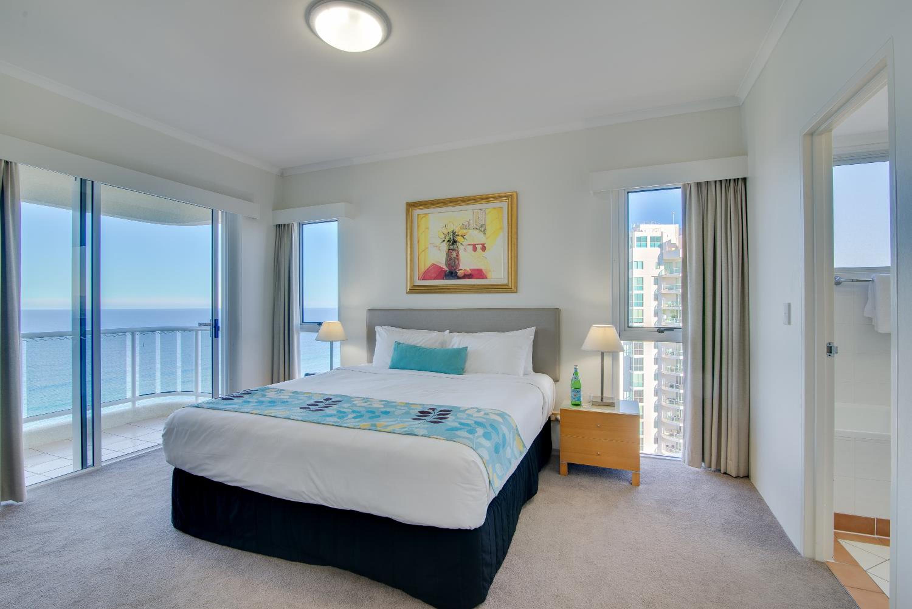 Two-Bedroom Apartment with Ocean View - Daily Service