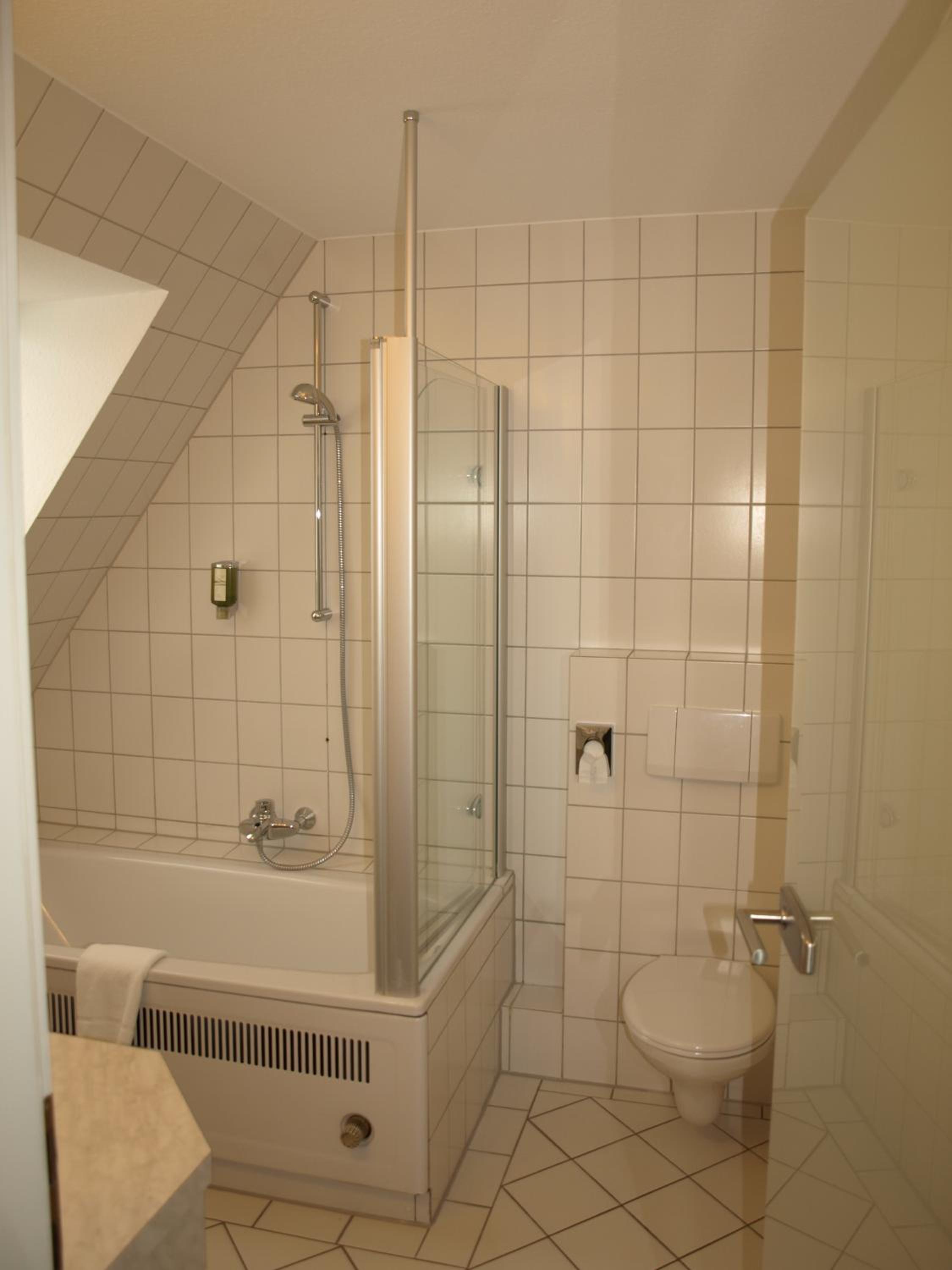 Single Room with Bathroom photo 3