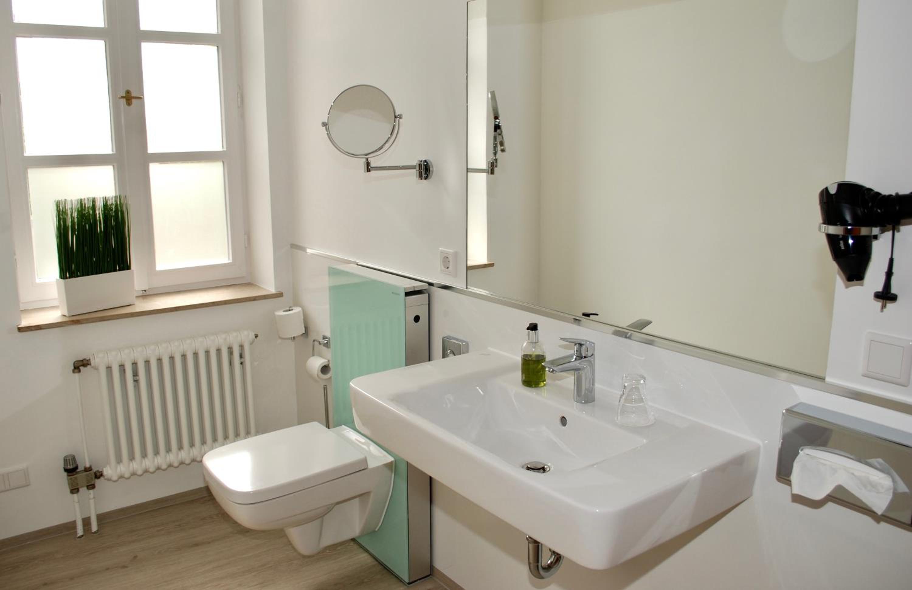 Single Room with Bathroom photo 2