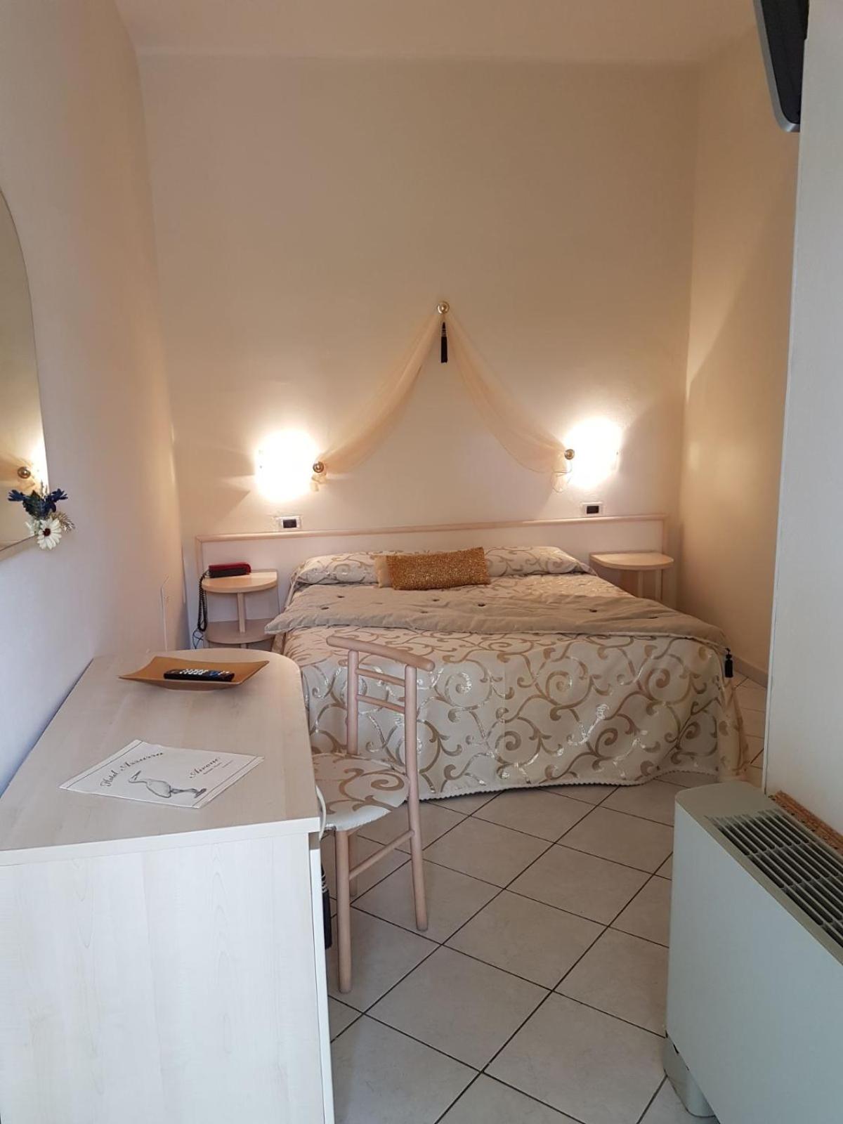 Double Room - Photo 3