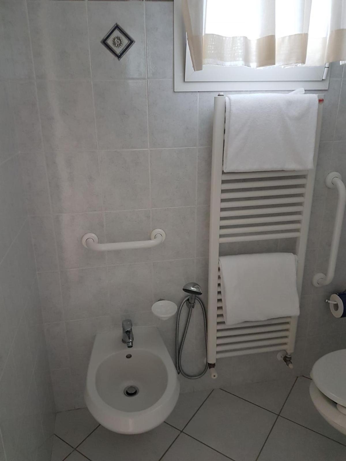 Double Room - Photo 5