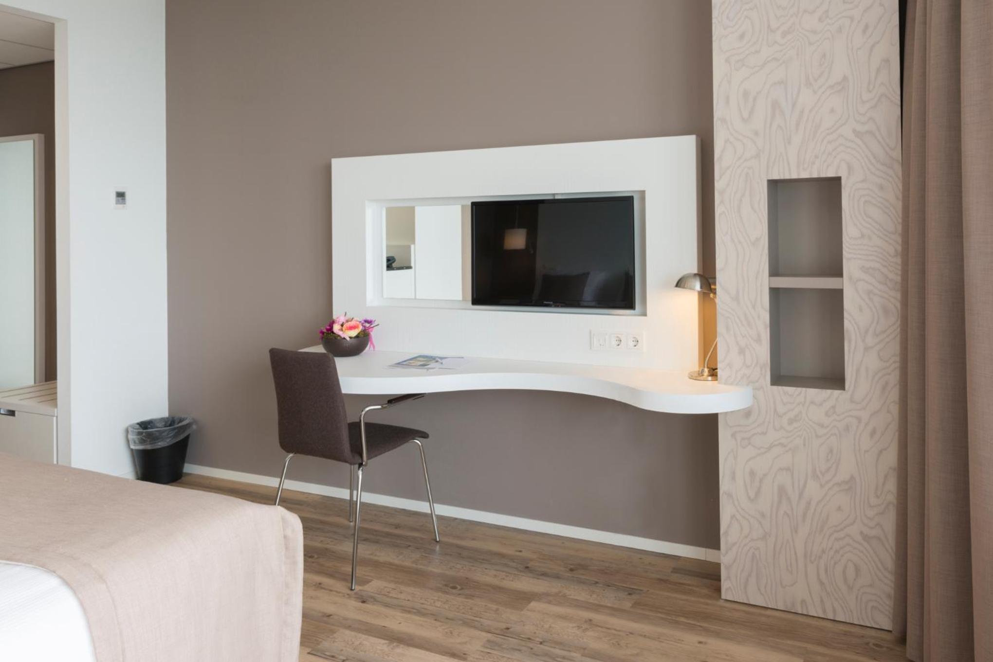 Family Room - Photo 2