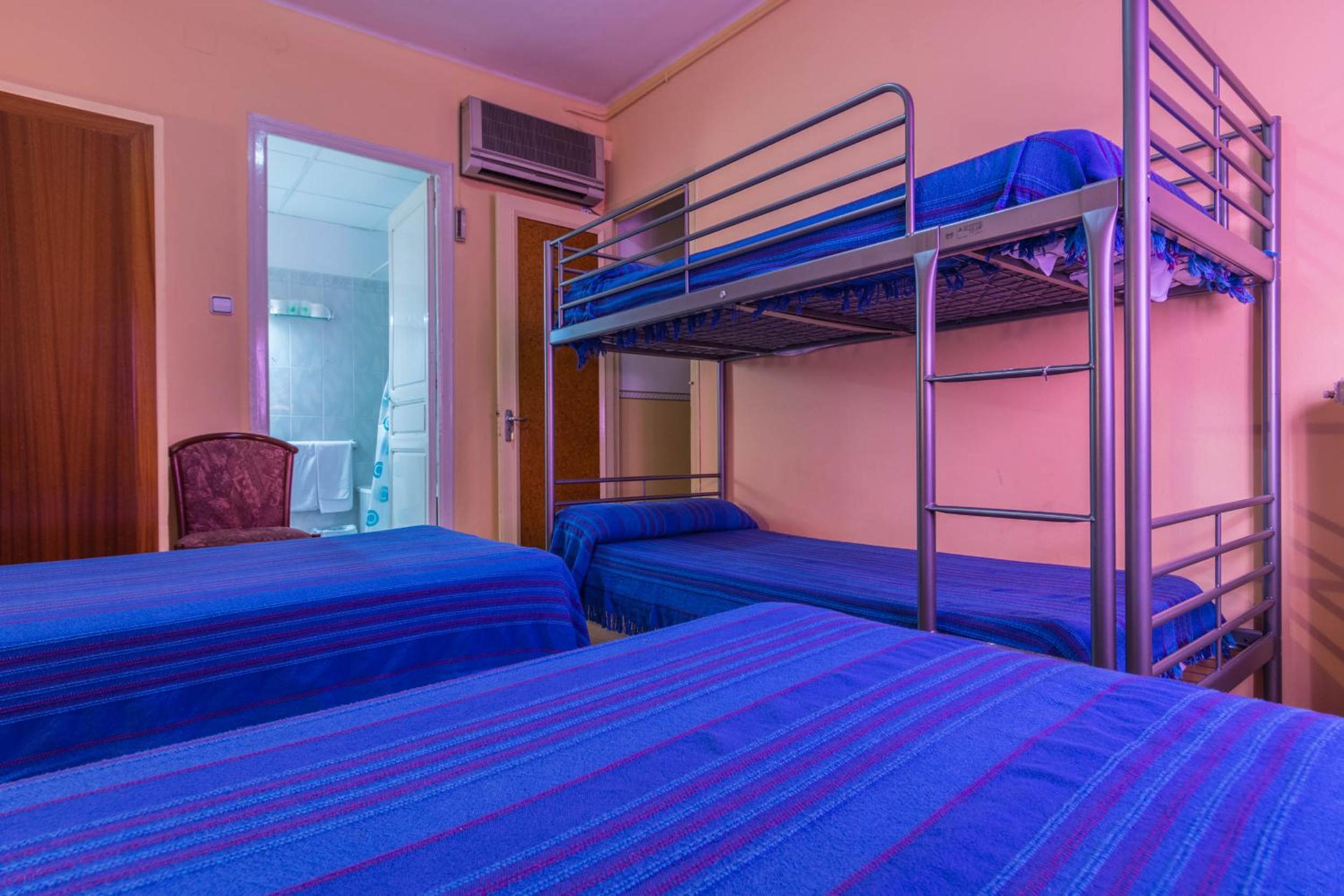 Habitación Cuádruple con Baño Privado