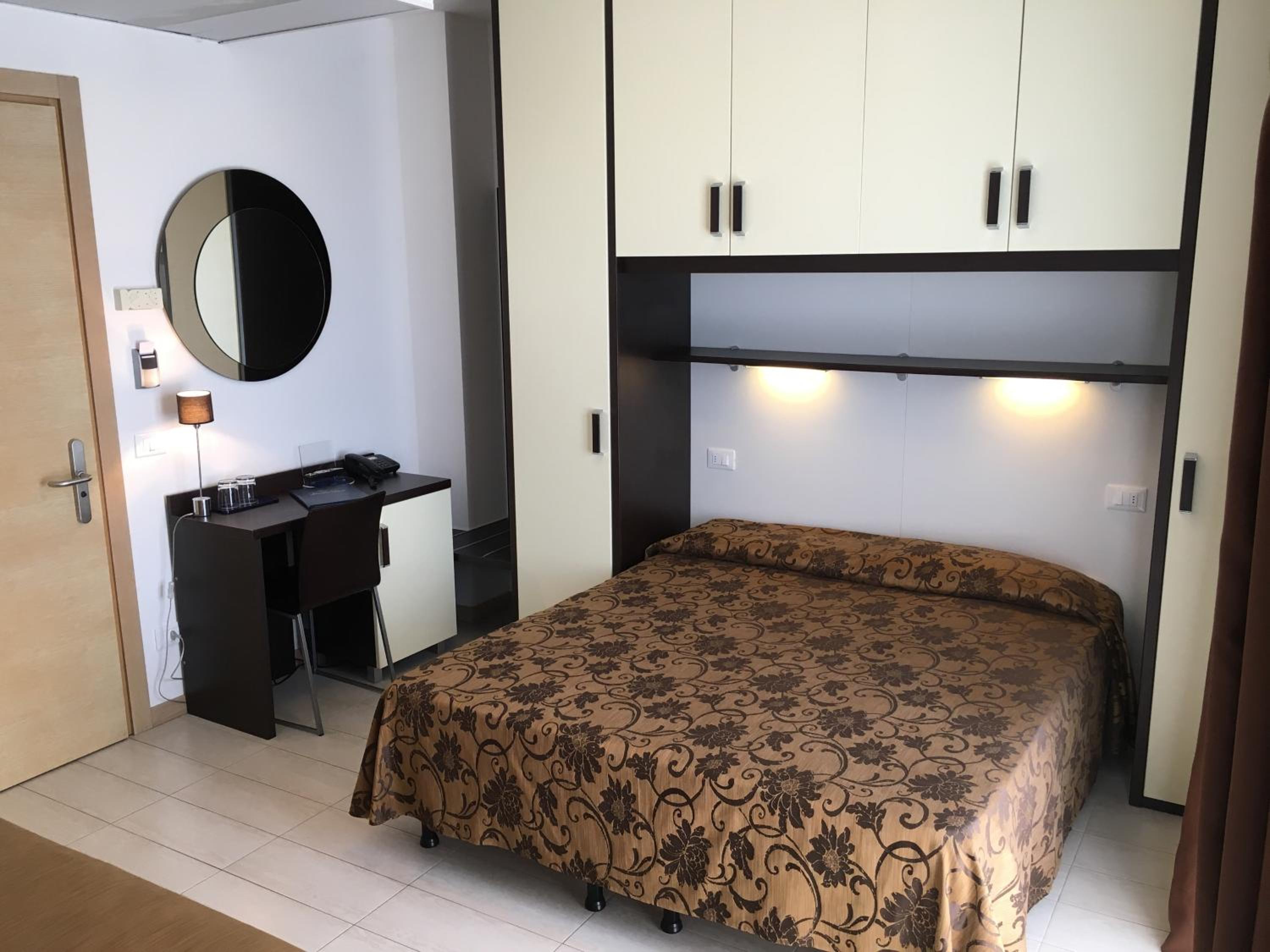 Deluxe Quadruple Room - Photo 1