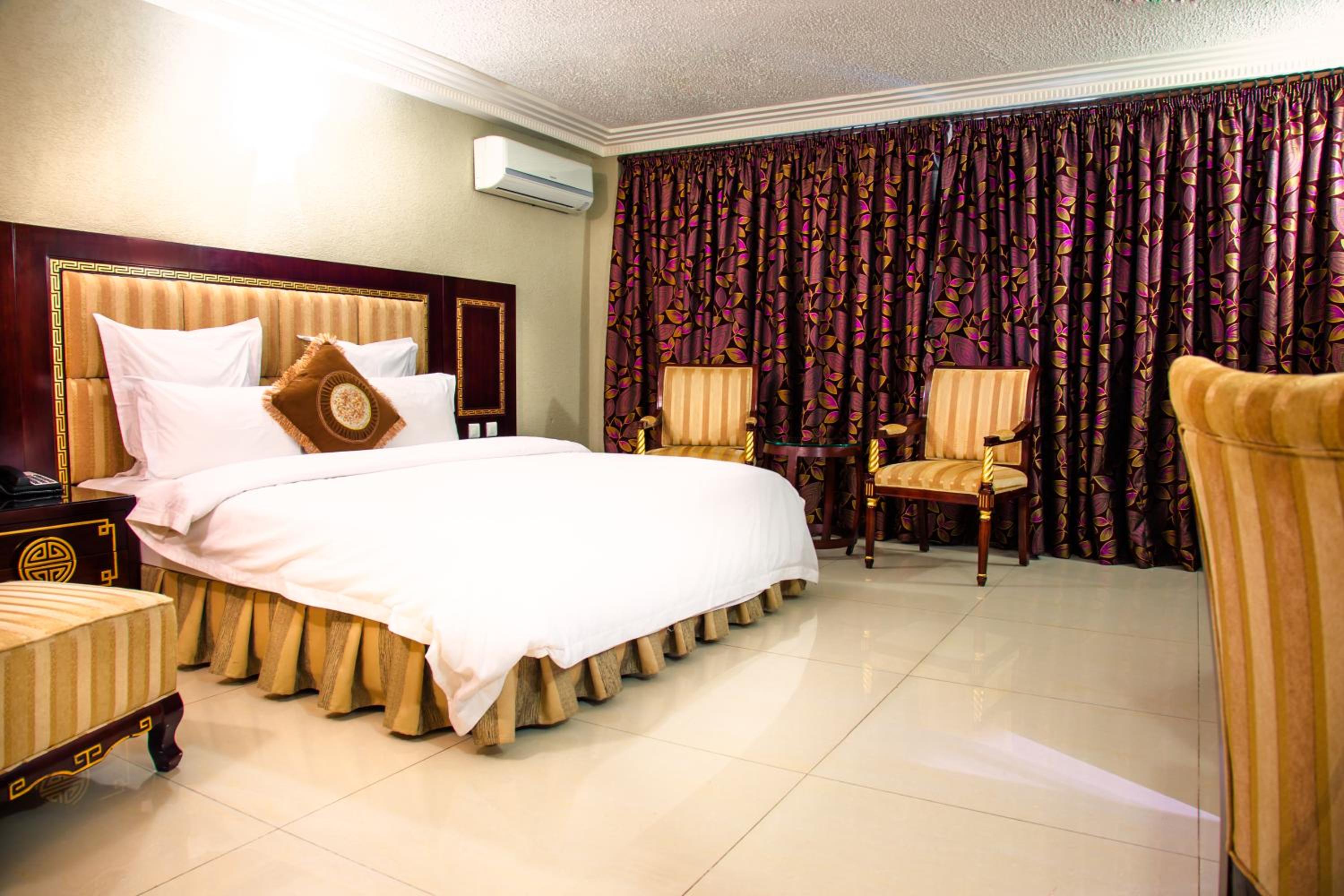 Standard King Room photo 2