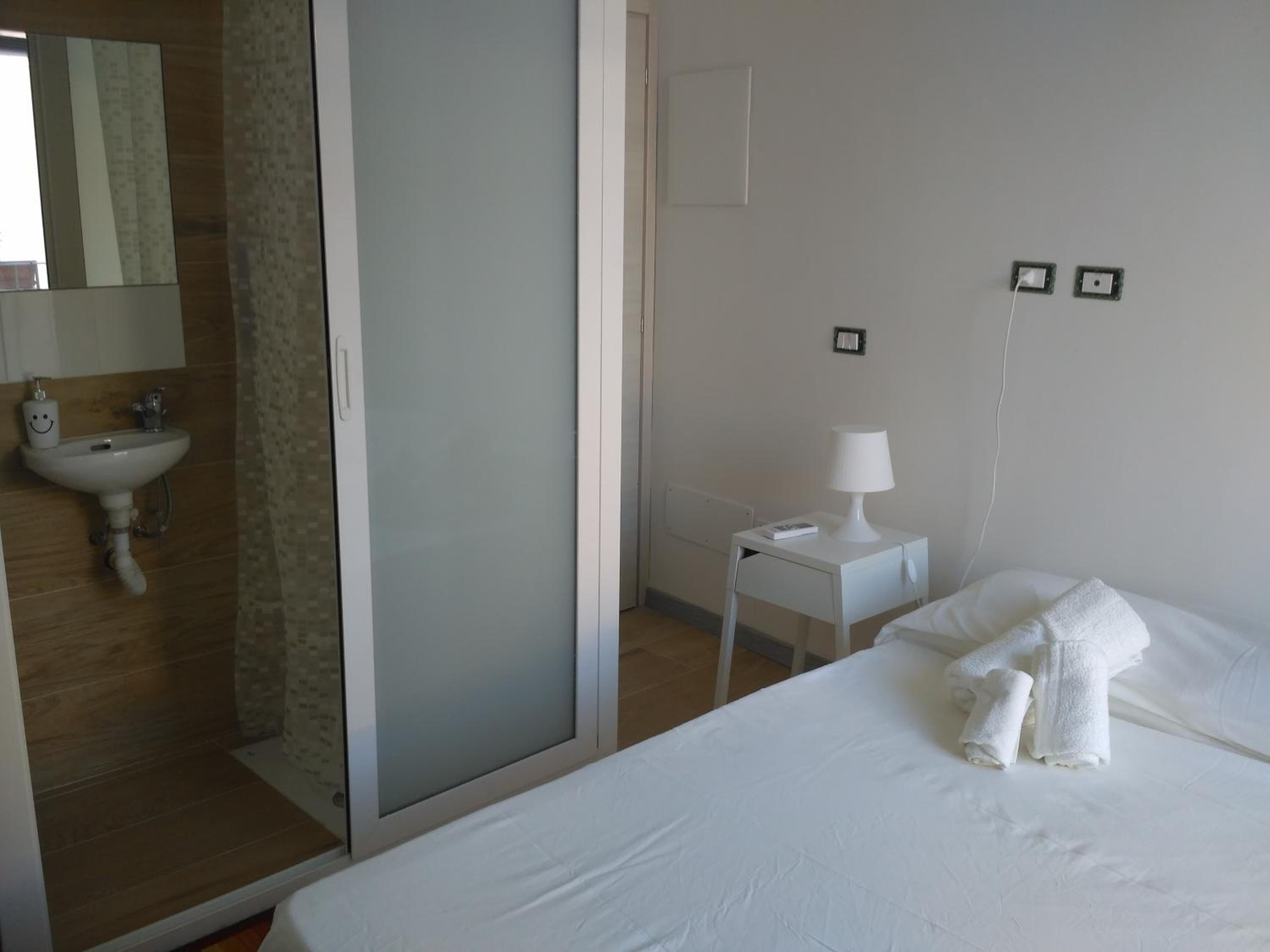 Small Single Room photo 1