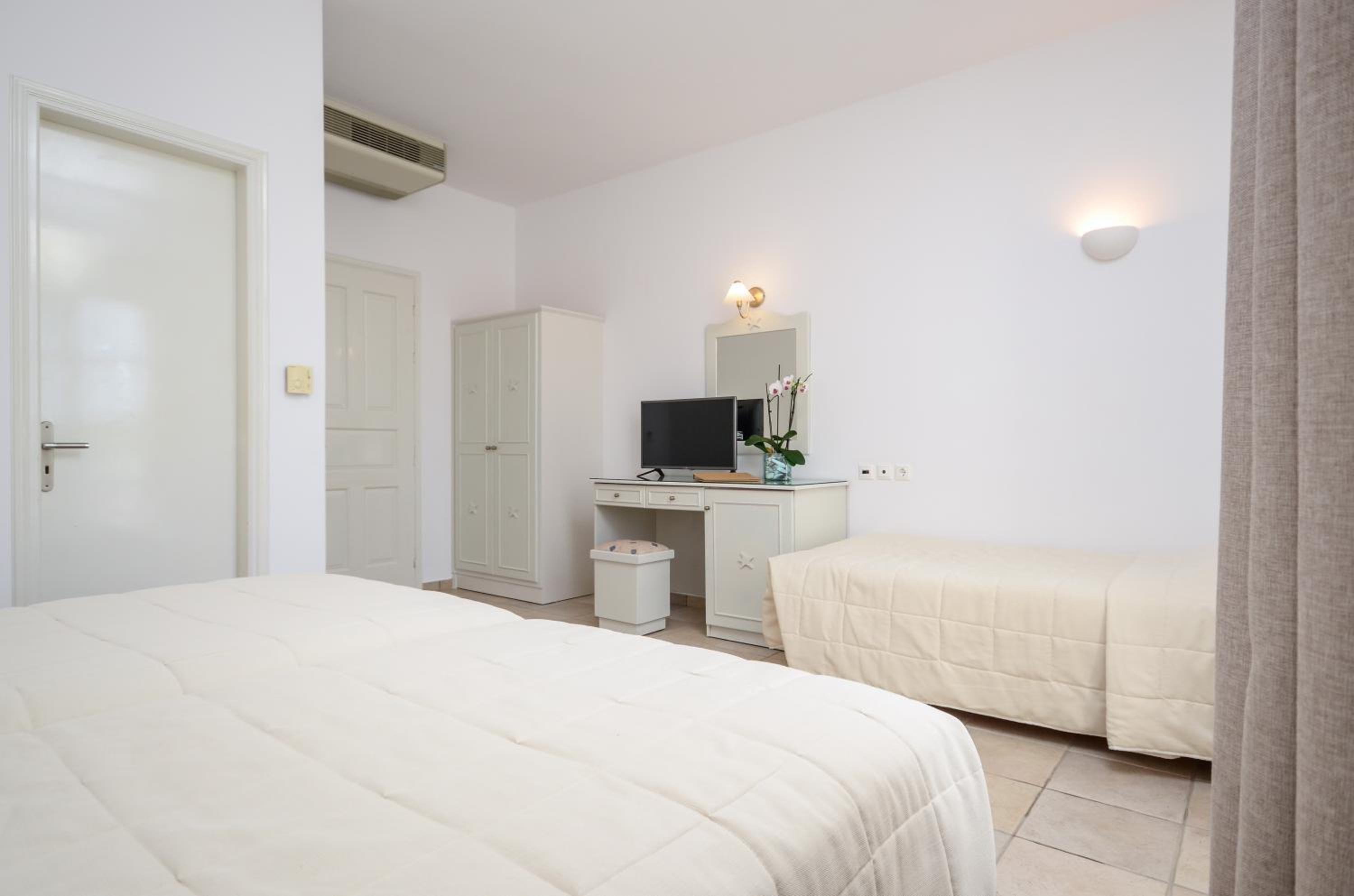 Standard Triple Room - Photo 10