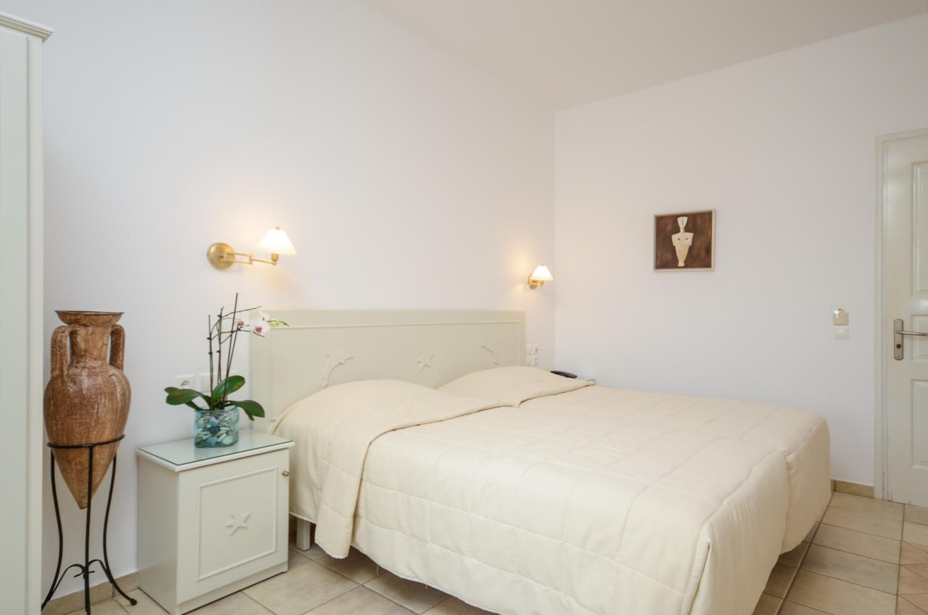 Standard Double or Twin Room - Photo 13