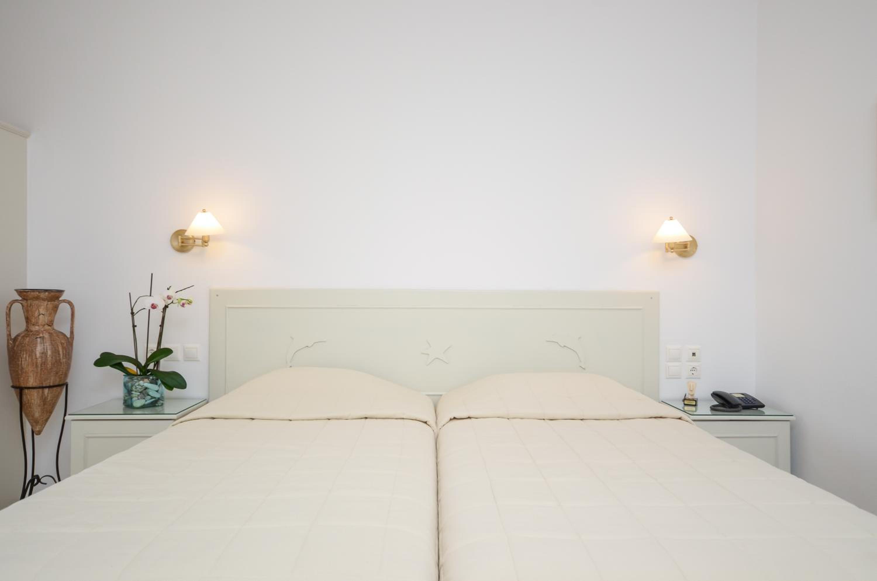 Standard Double or Twin Room - Photo 11